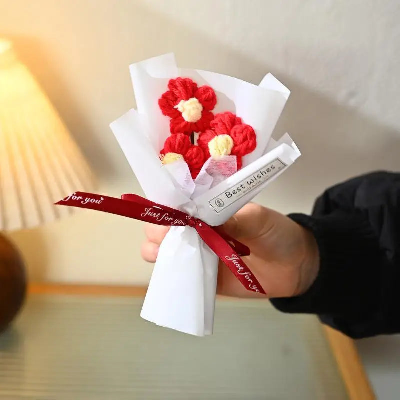 Mini Handmade Yarn Flower Bouquet Crochet Heart Valentine's Day Qme A13