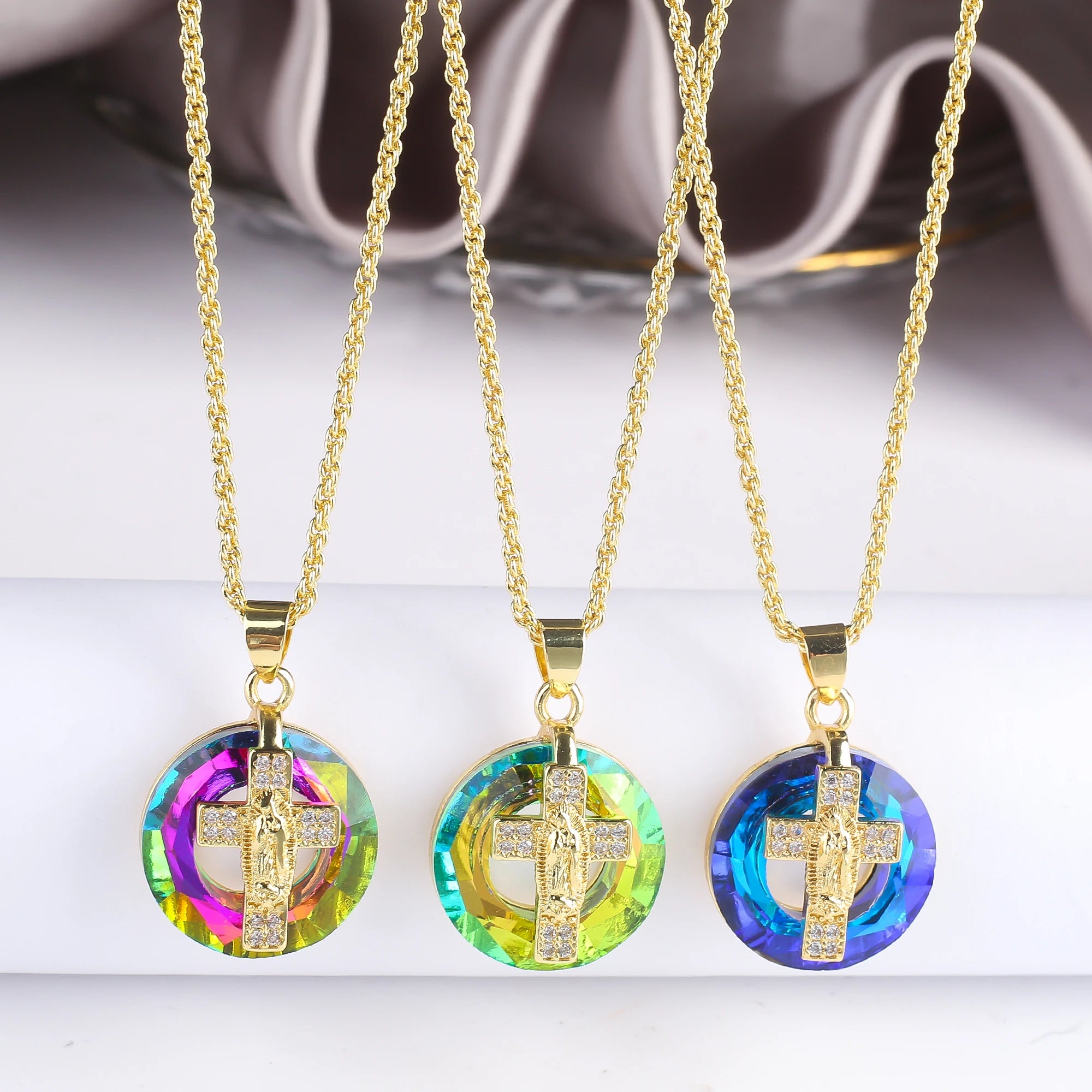 Top Quality Light Luxury Donut Crystal Zirconia Cross Pendant Necklace Personalized For Woman Girl Holiday Wedding Jewelry Gift Qme