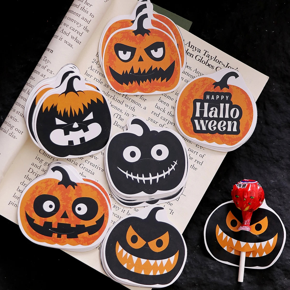 Pack of 30 Halloween Lollipop Cards: Fun Halloween Candy Cards for Kids, Featuring 6 Different Pumpkin Designs to Celebrate Halloween Qme