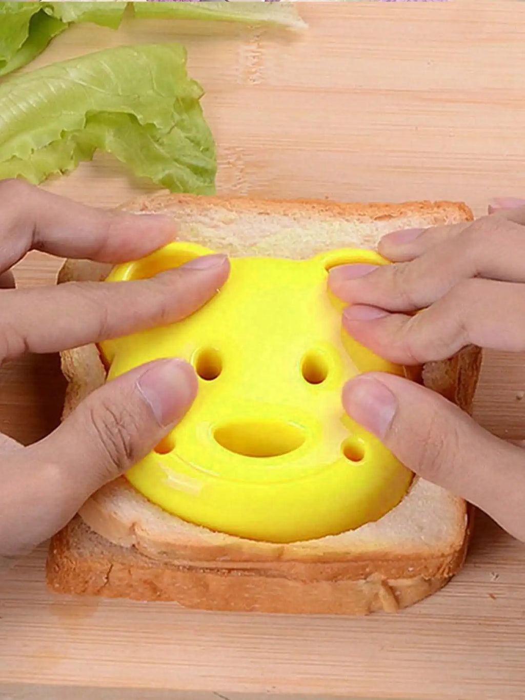 Cartoon Bear Equipped DIY Sandwich Mold Children's Lunch Box Cutting Qme