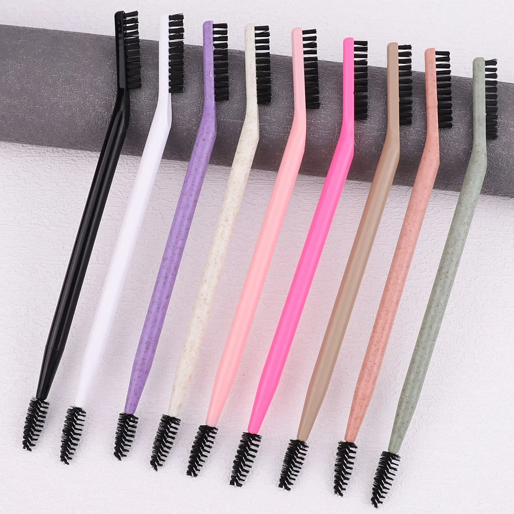 Double-ended eyelash curler combined with eyebrow brush, available in multiple colors, multi-functional makeup brush. Qme