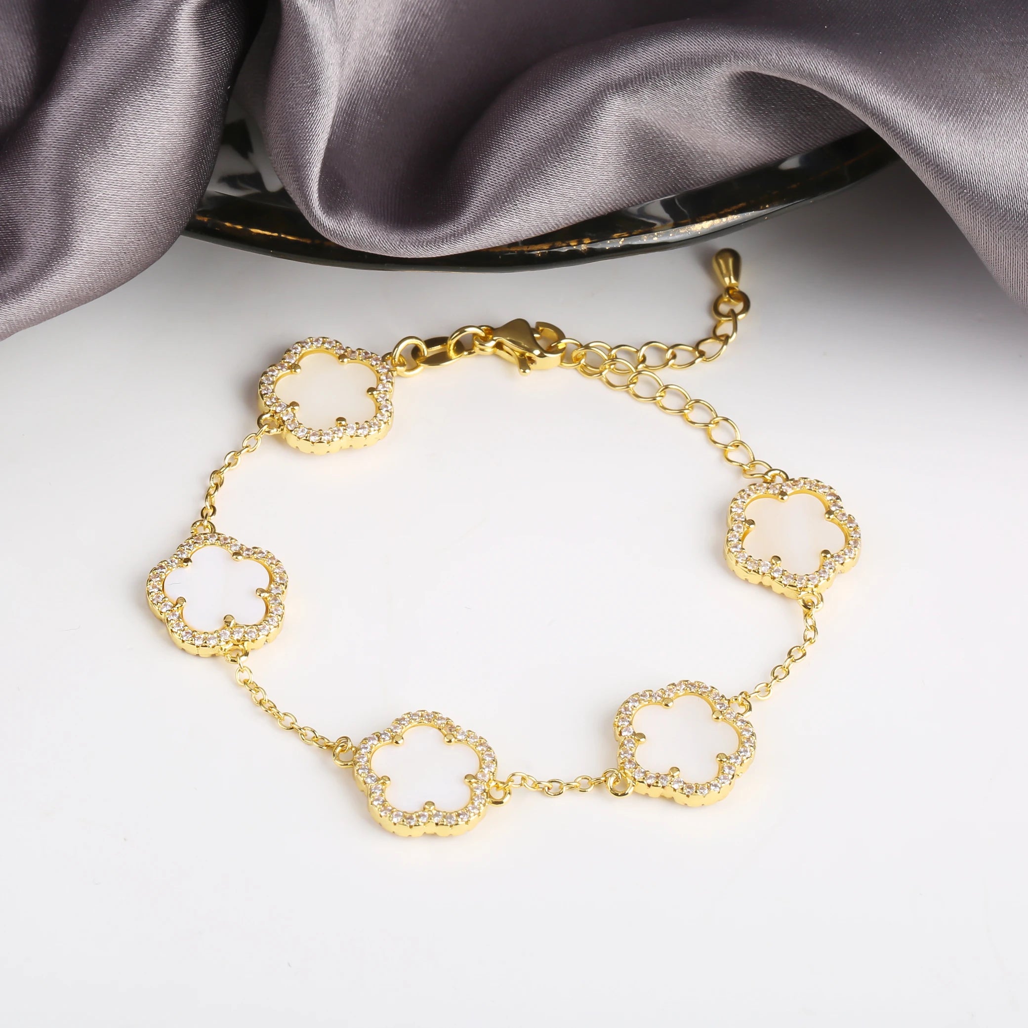 2023 INS 10 Colors Five Leaf Flower Bracelet Classic Fashion