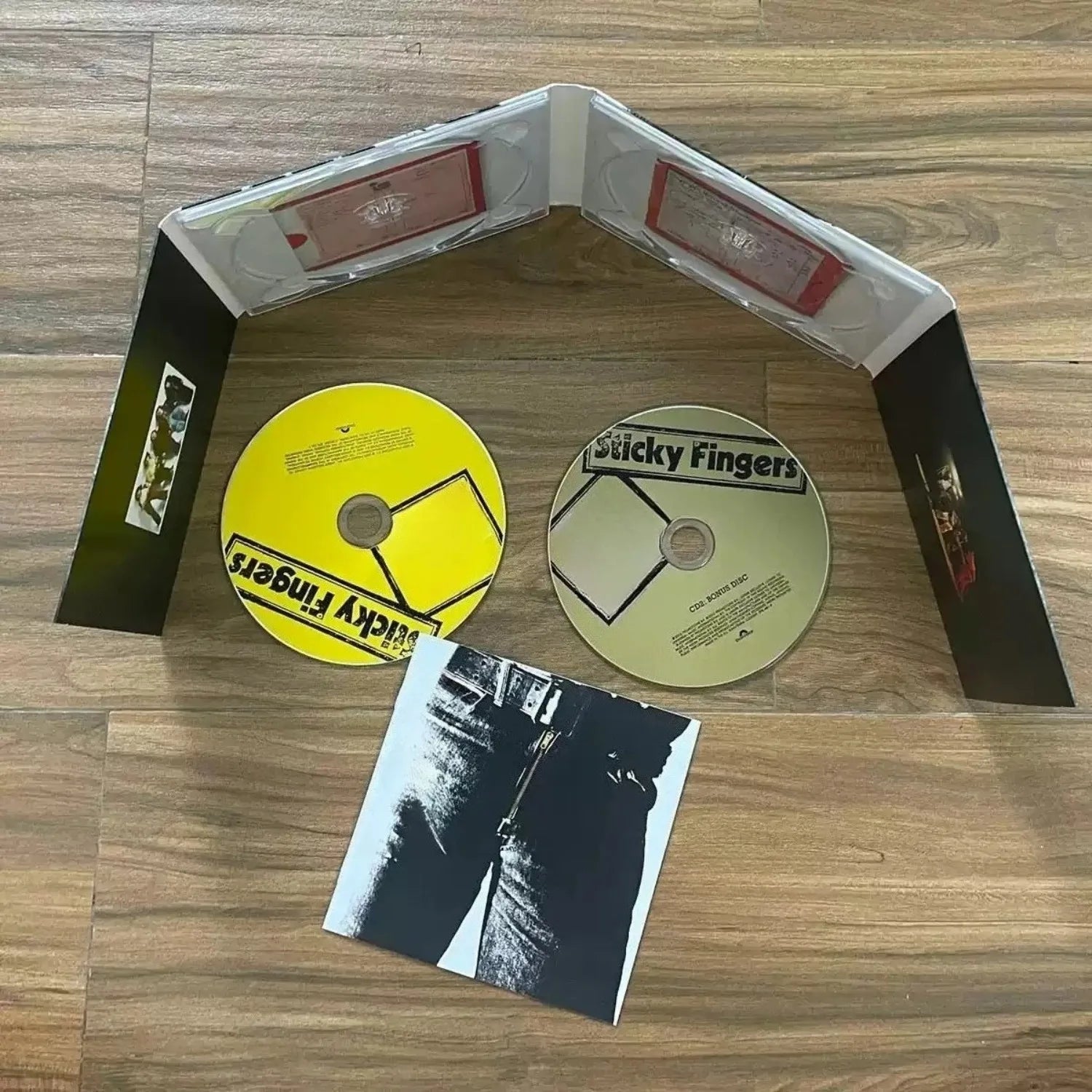 Classic Vintage Rock Music CD, Iconic Style Album with High-Fidelity Analog Recording, Collectible Audio Disc for Rock Fans Qme