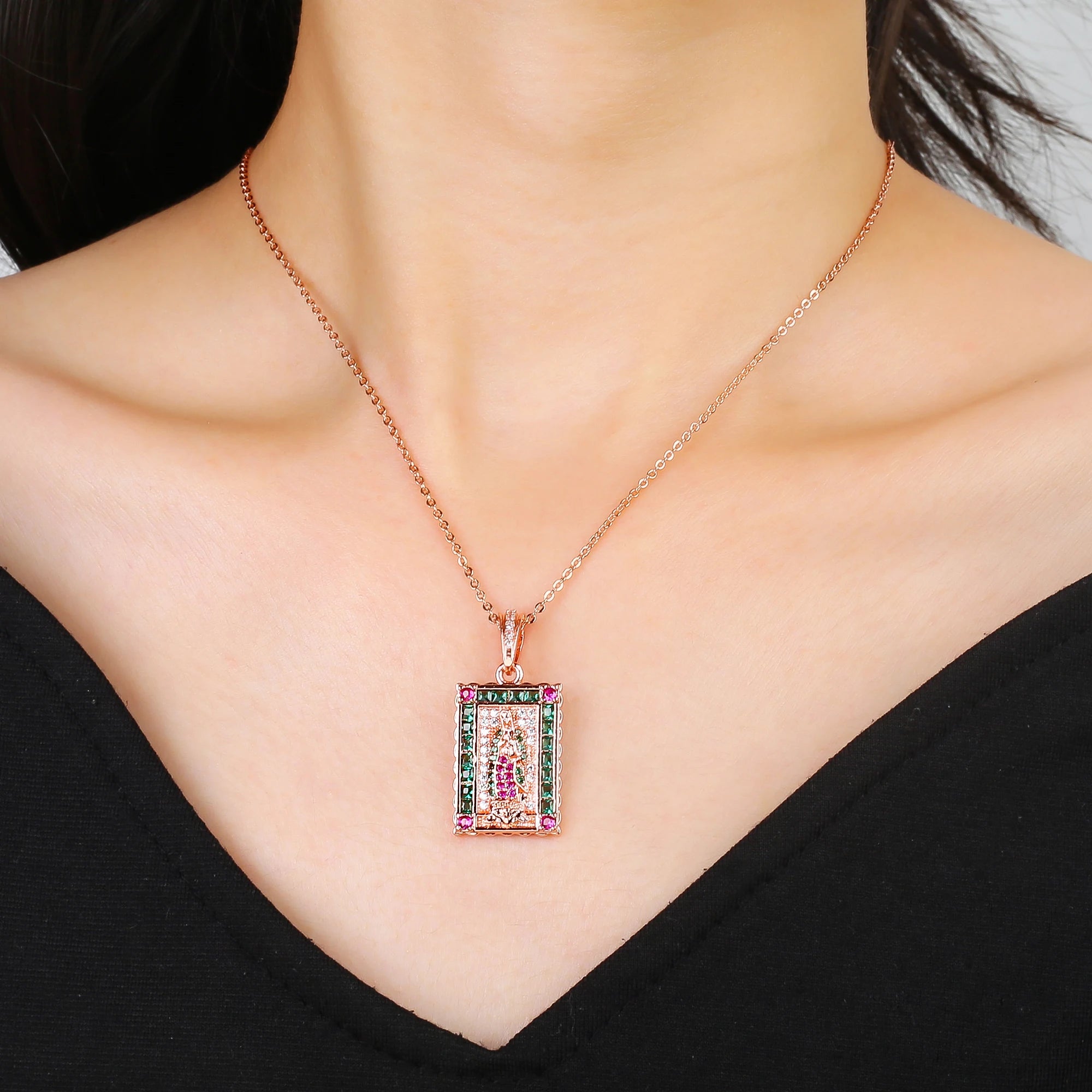 Luxury Bling Zirconia Virgin Mary Pendant Necklace Gold Plated Religious Catholic Baptism / Confirmation Jewelry for Women Gift Qme