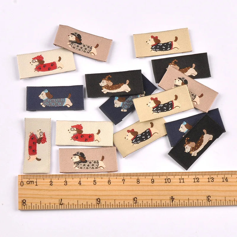 50pcs 40x19mm Mix Assorted Cute Dachshund Fabric Labels, Sew On Tags for DIY Clothes Pet Accessories Crafts cp4311 Qme