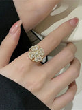 Fashionable and Personalized Rotating Four Leaf Zircon Ring for Women's Shiny Banquet Adjustable Sparkling Jewelry Gift Qme Gold resizable