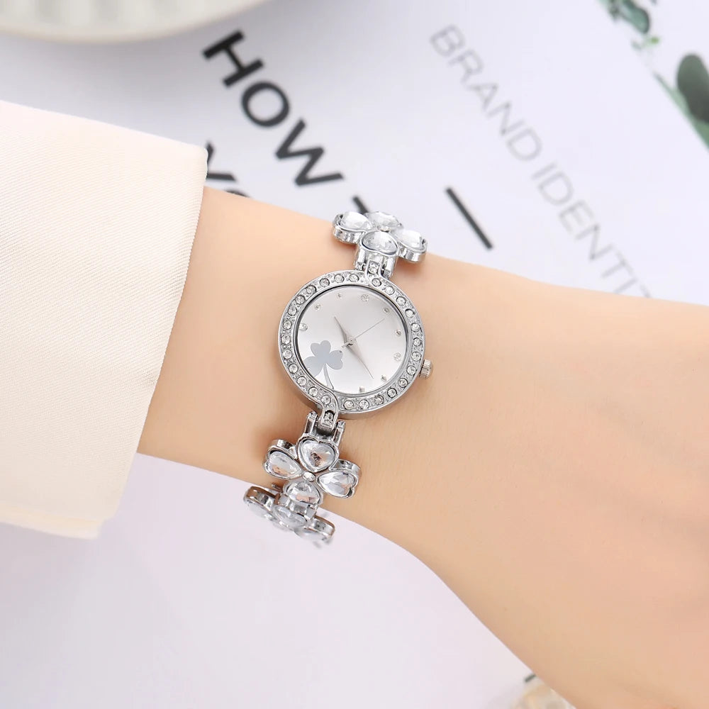 Four leaf clover point diamond women's bracelet watch women's casual gift watch jewelry women's watch Qme 4