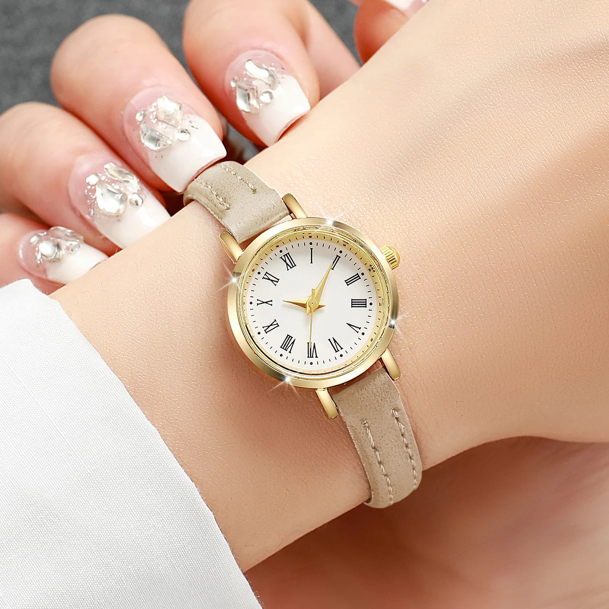 Delicate Retro Roman Numeral Small Round Gold Watch with Soft Leather Band for Daily Wear Qme