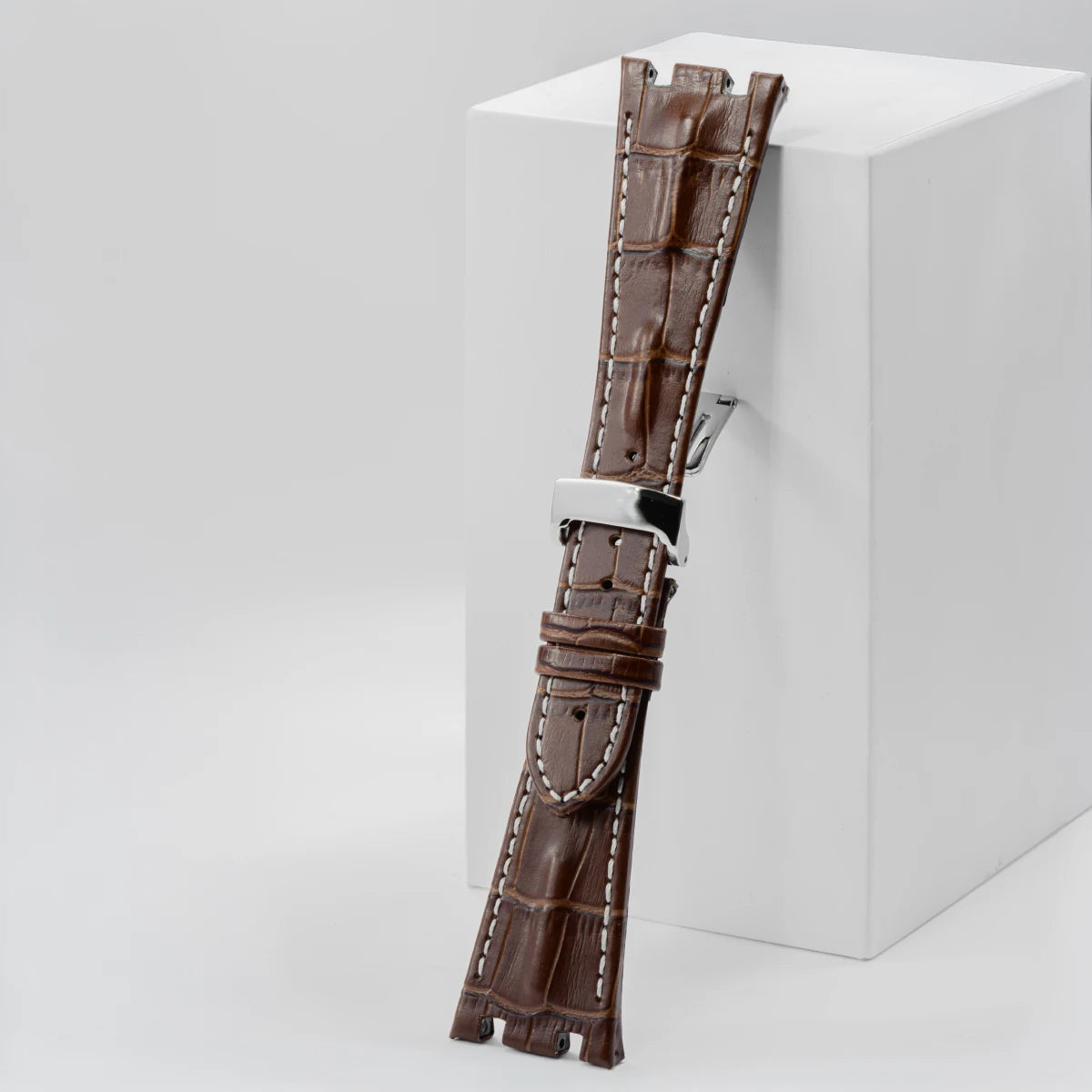 28MM Luxury Cow Leather Watchband for AP Series 15710 15703 15706 26470 26471 26474 Soft 28mm Watch Strap Folding Buckle Qme Brown White 28MM