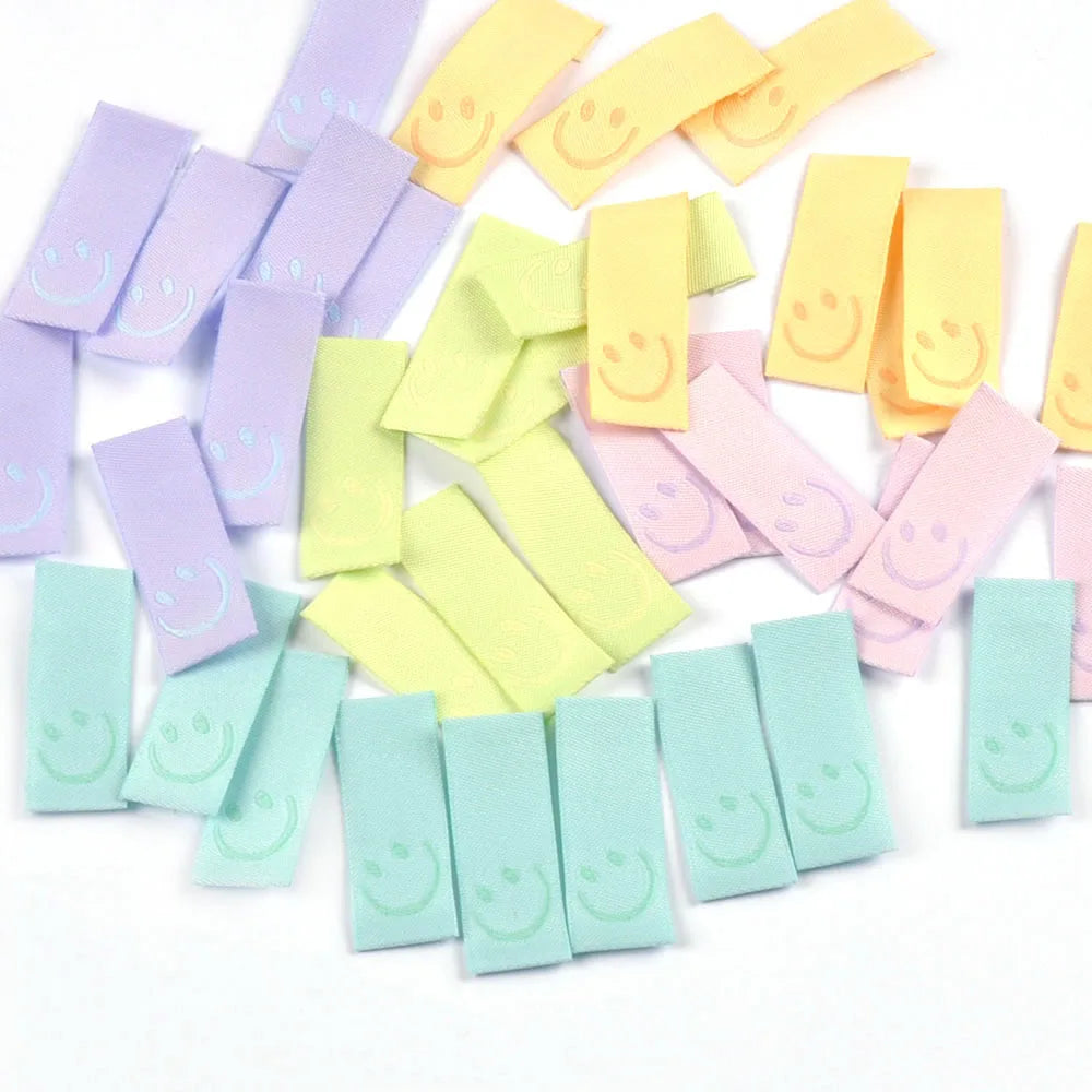 50Pcs New Candy Color Embroidery Smile Labels For Sewing Accessories Clothes Washable Care Garment Bags Tags DIY Supplies c3513 Qme