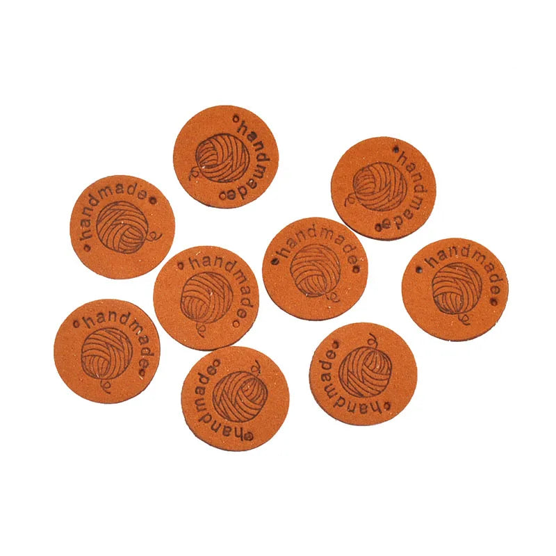 20Pcs 2.5cm Letter Embossed PU Leather Round Labels For Garments Bag Handmade Accessories Sewing Clothes Tags DIY Crafts c4011 Qme 4-20Pcs