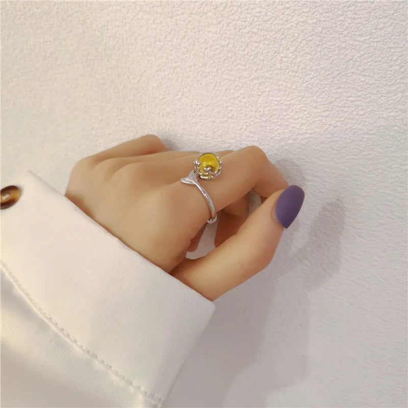 Design Sense Fashion Fishtail Crystal Multicolor Adjustable Open Ring Girl Woman Fashion Beach Party Birthday Gift Jewelry Qme resizable YELLOW Silver Plated