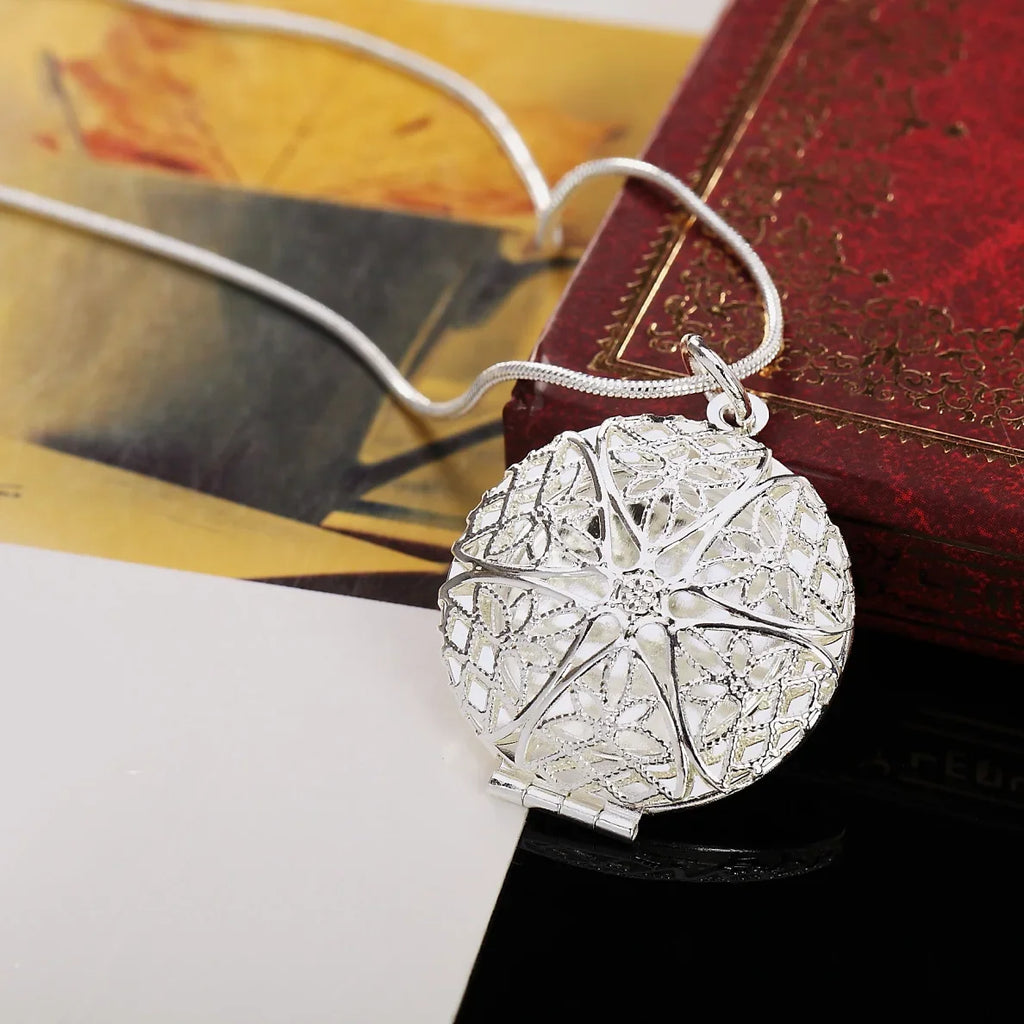 925 Sterling Silver Necklace for Women Round Photo Frame Pendant Cute Retro Christmas Gift High Quality Wedding Party Jewelry Qme