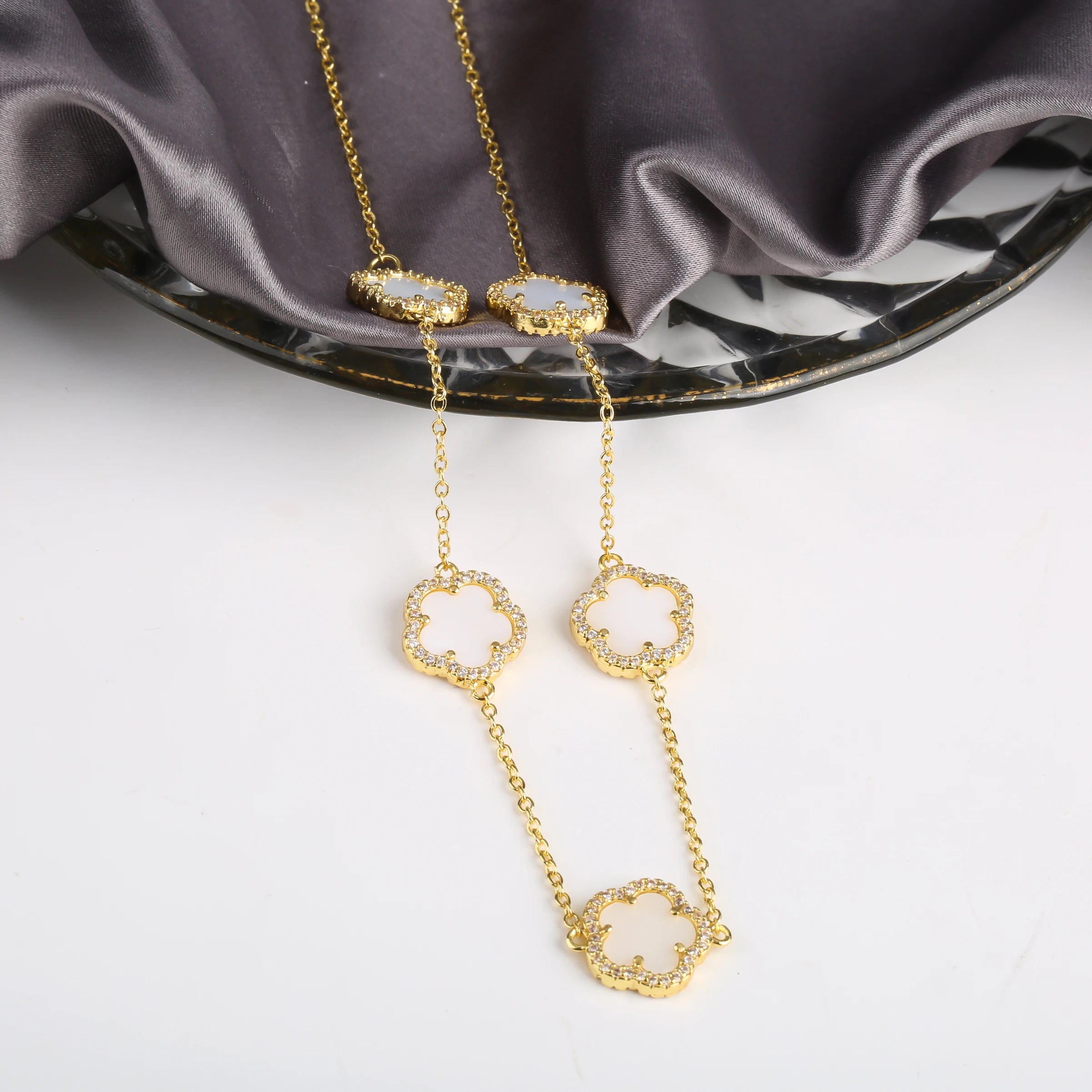 INS Selling Women Five Leaf Clover Necklace Fashion Geometric Sweet