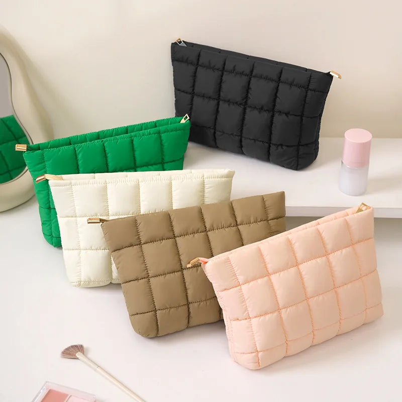 A New cute plush cosmetic bag, travel skin care product storage bag, high-looking female mobile phone large capacity storage bag Qme
