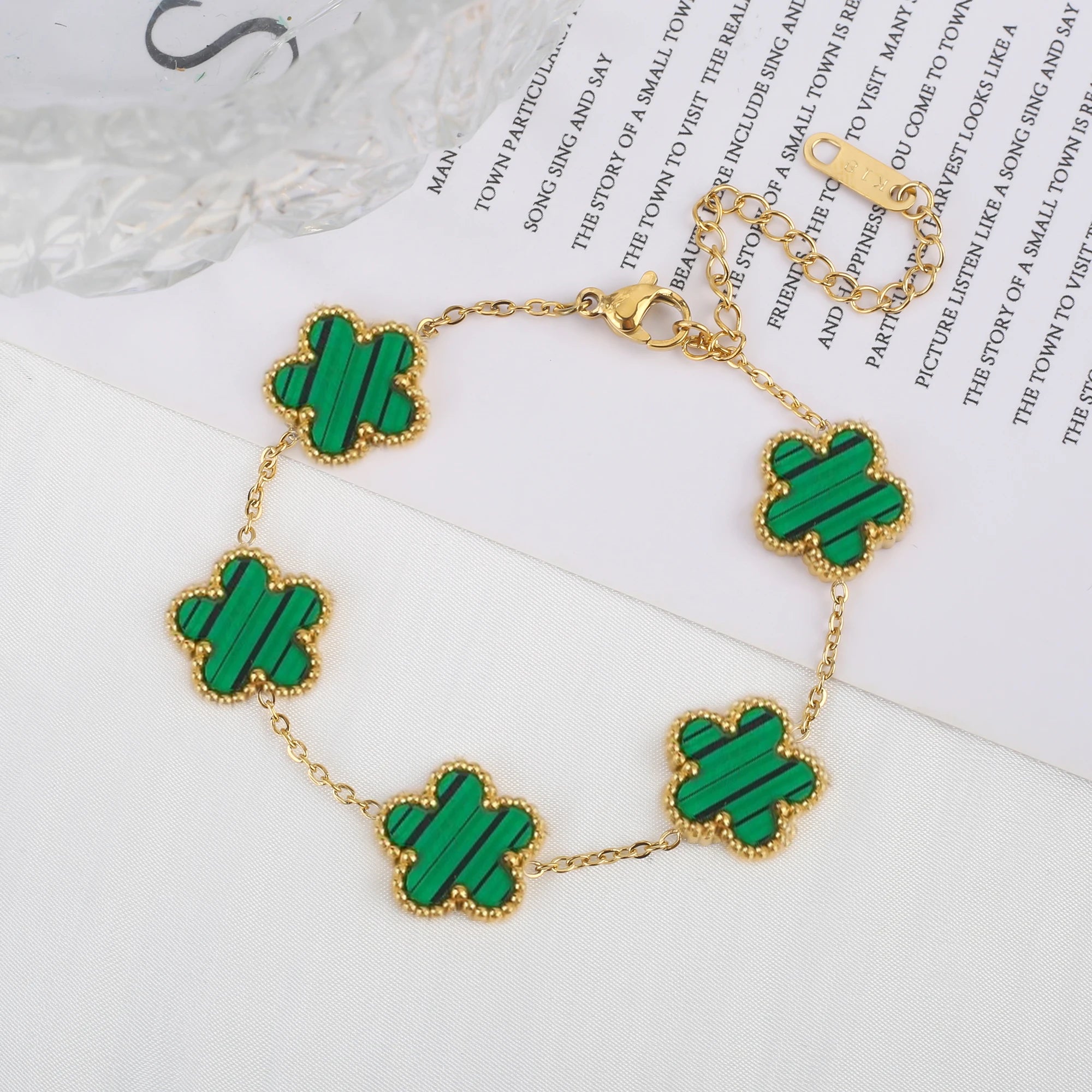 Light Luxury Stainless Steel Hot Sale Black and White Shell Five Leaf Flower Bracelet Simple Woman Fashion Daily Party Jewelry C Qme Bracelet 3