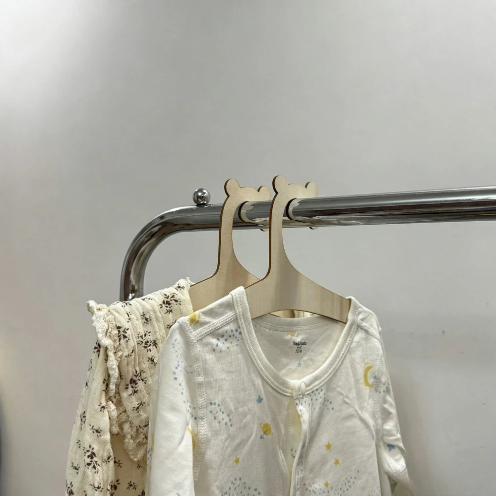 Natural Wood Clothes Hangers, Non-slip, No Paint, Smooth Finish, Durable for Shirts, Coats, Pants, Wardrobe Storage Qme