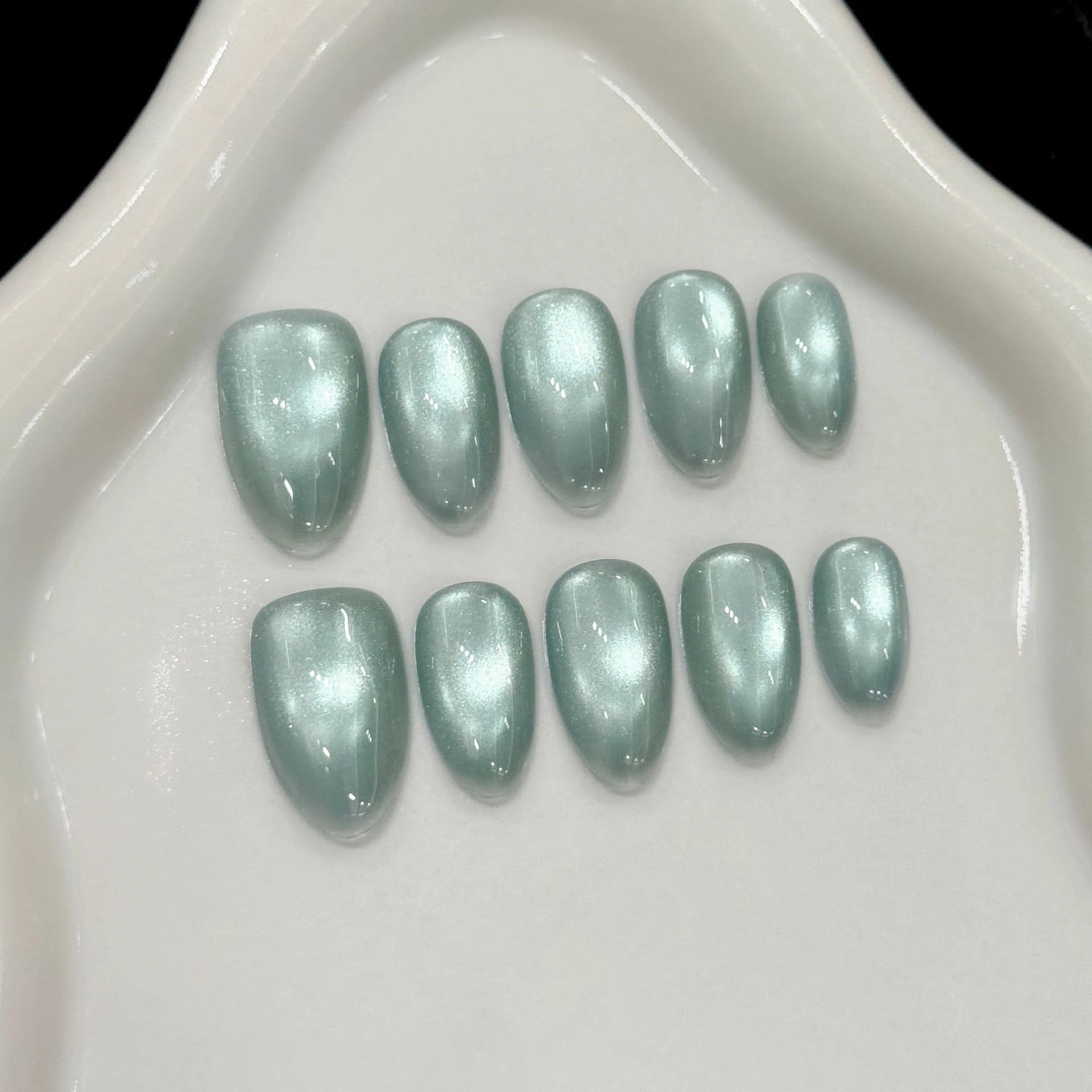 Handmade Blending Green Amber Almond Press Nail Glitter Glass Beads Qme GJ-CDJ-2990-M