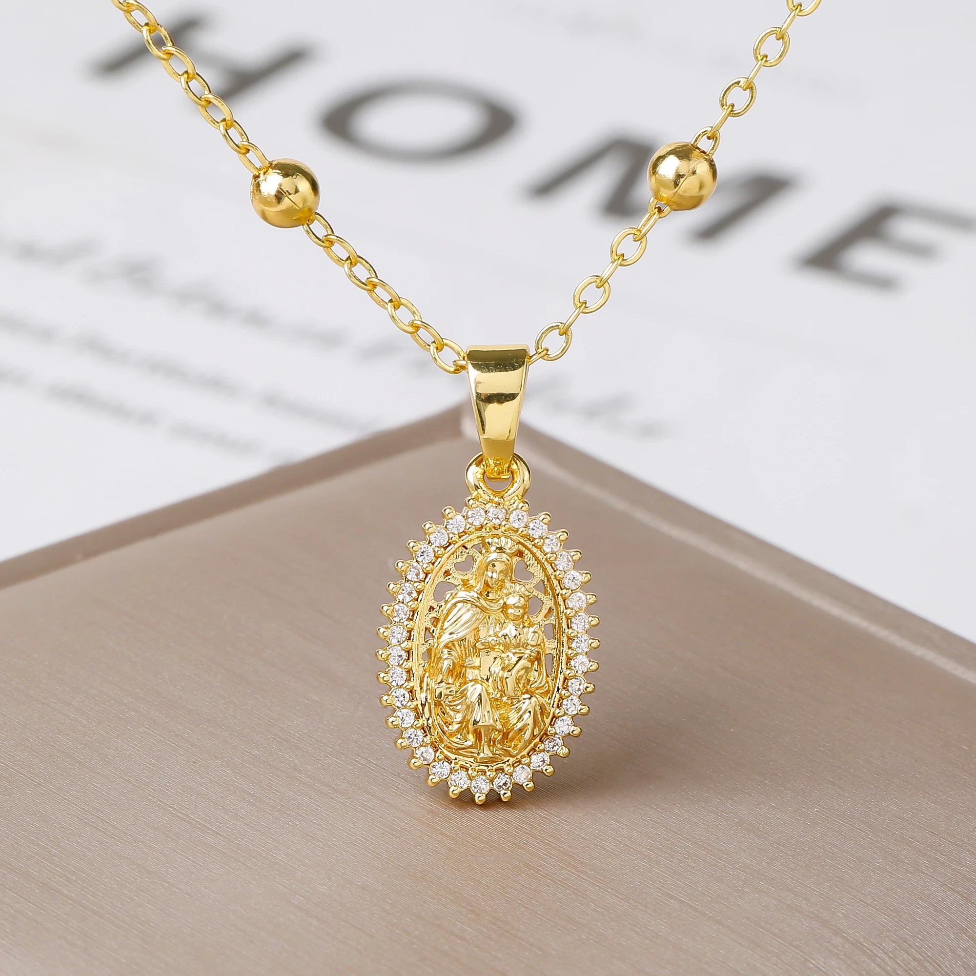 Gold/Rose Gold Virgin of Guadalupe Oval Pendant Necklace Rhinestone Filigree Hollow Religious Catholic Necklace for Women Gift Qme 3