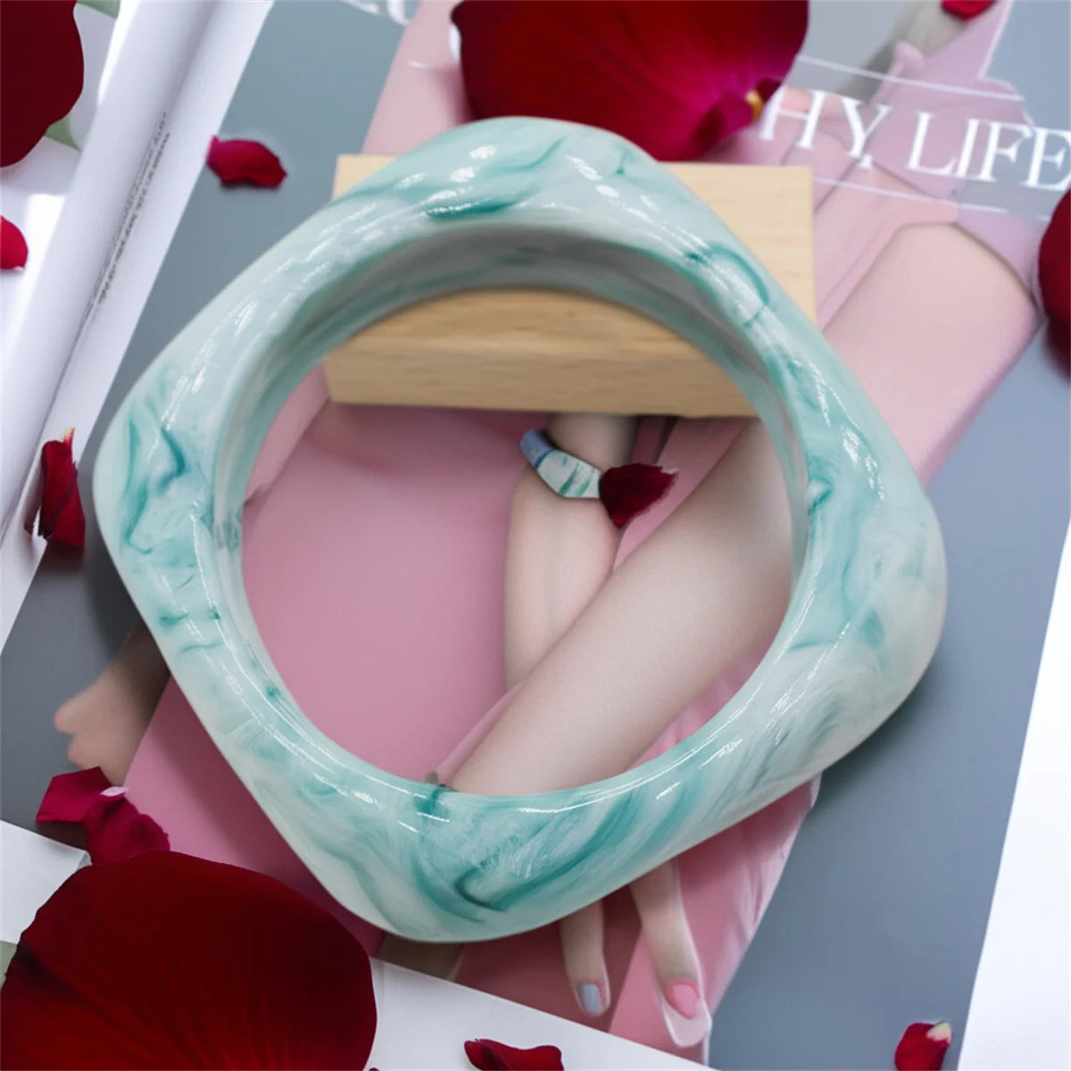 Fashion Summer Trendy Color Clear Wide Version Square Acrylic Resin Bracelet Women Girl Ins Party Travel Jewelry Hip Hop Bangle Qme 26 63mm
