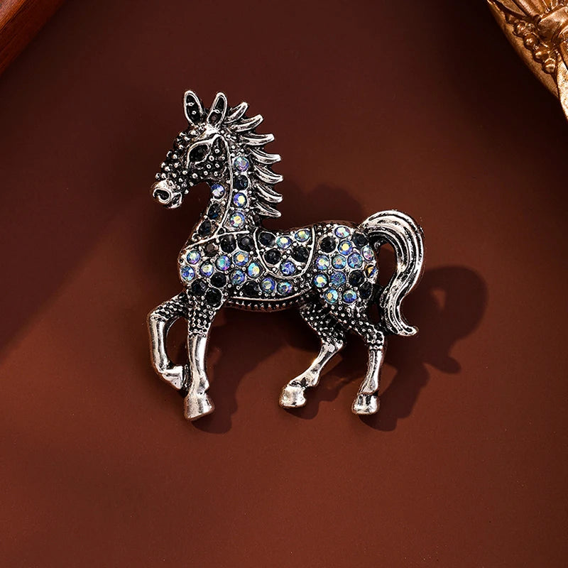 Classic Horse Brooches For Women Zodiac Animal Lapel Pins Casual Party Accessories New Year Gifts Friends Qme A11
