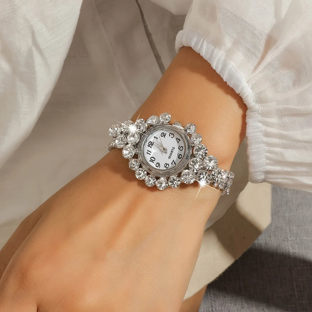 1pc Rhinestone Decor Quartz Watch Elegant Arabic Numeral Dial Wristwatch With Bracelet Design Watchband Qme silver