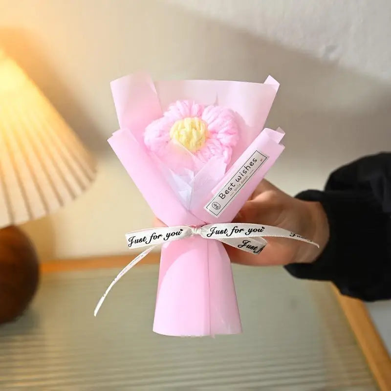 Mini Handmade Yarn Flower Bouquet Crochet Heart Valentine's Day Qme A19