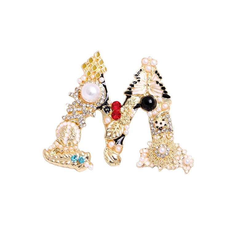 Vintage Luxury Crystal Pearl Letter Brooch Korean Style Elegant Pin for Women Coat Dress High End Clothing Accessories Jewelry Qme