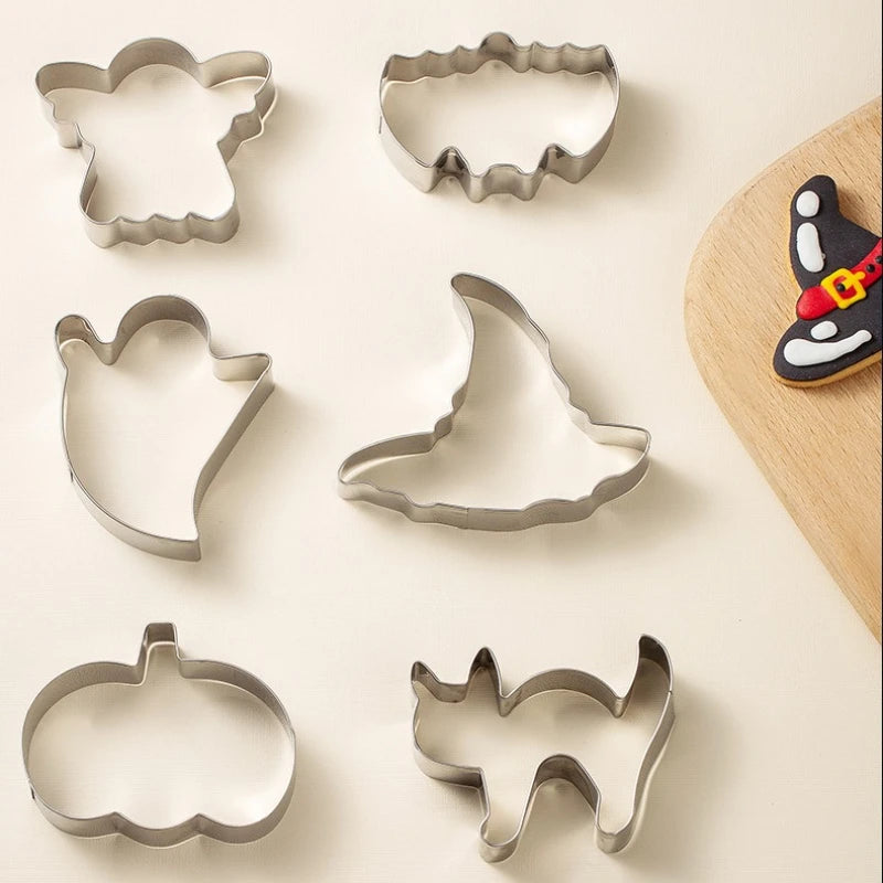 A 12 piece set of stainless steel Halloween cookie molds DIY baking tools Cute cartoon cookie molds Pumpkin skull cookie touch Qme
