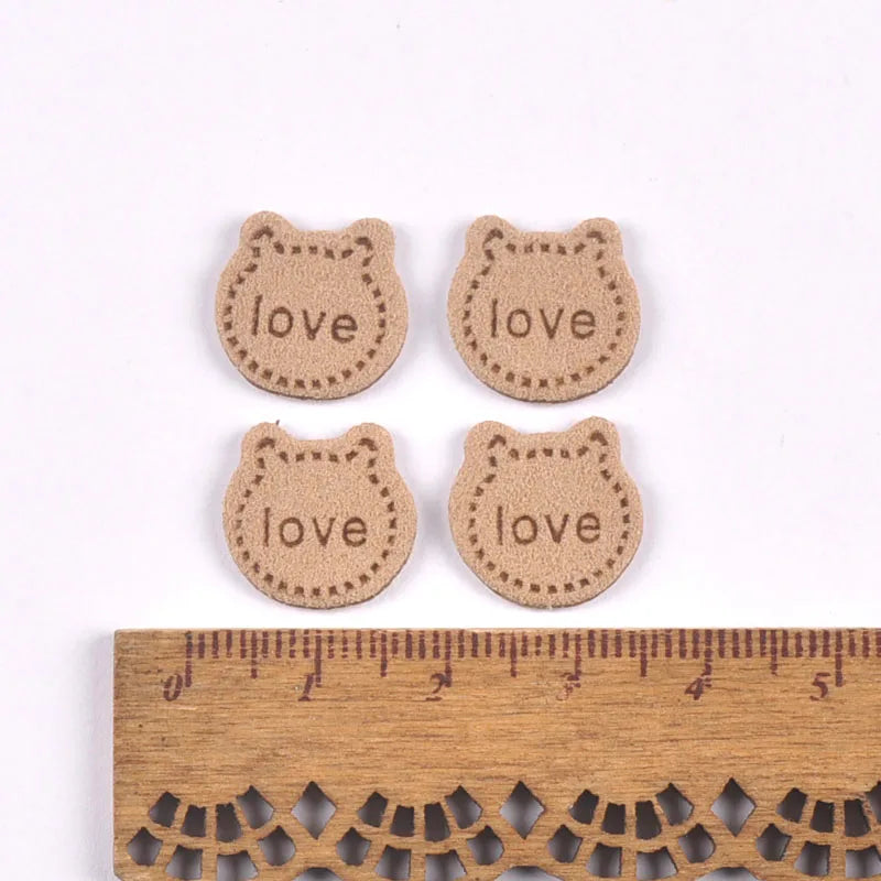 50Pcs Love Letter Cat Embossing Leather Labels For Clothes Sewing Accessories Garment DIY Crafts Supplies Kid Hats Shoes Tags Qme