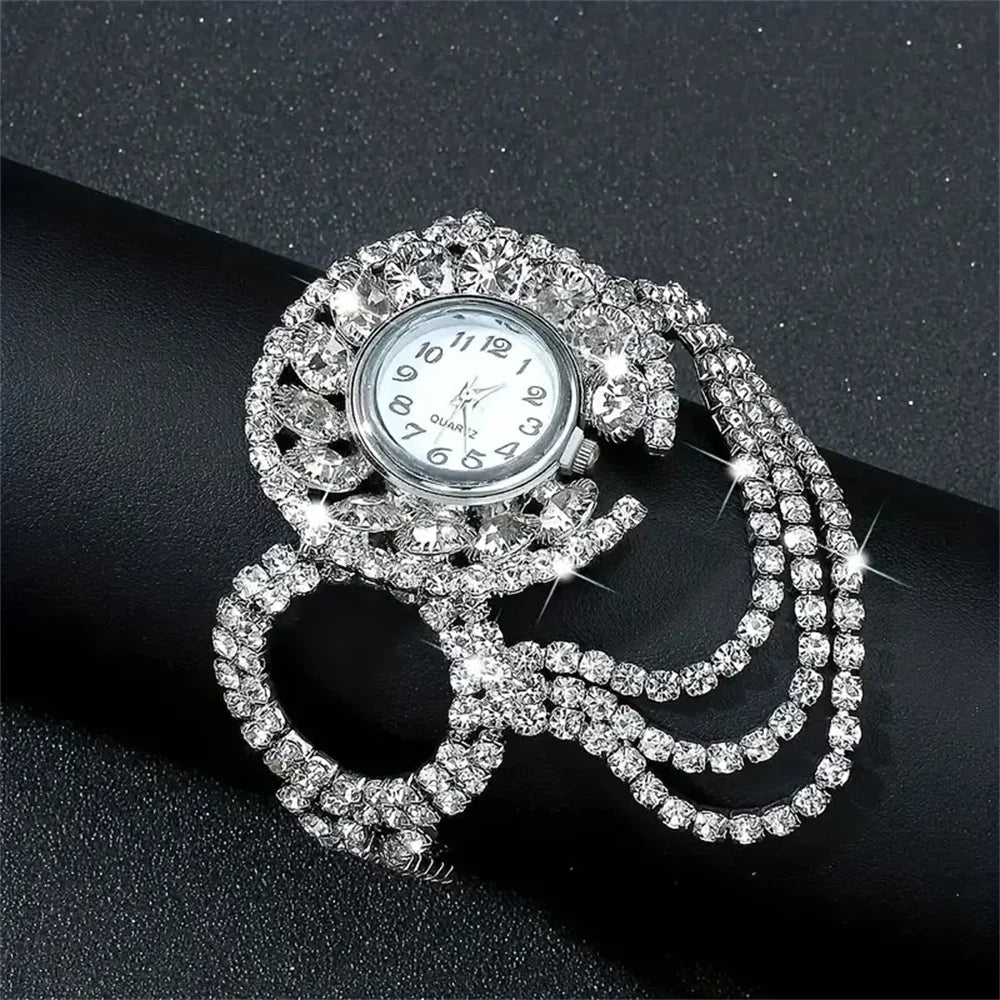 A stylish zinc alloy strap with charming round quartz women's watch with amphibole decoration without chronograph function, an e Qme