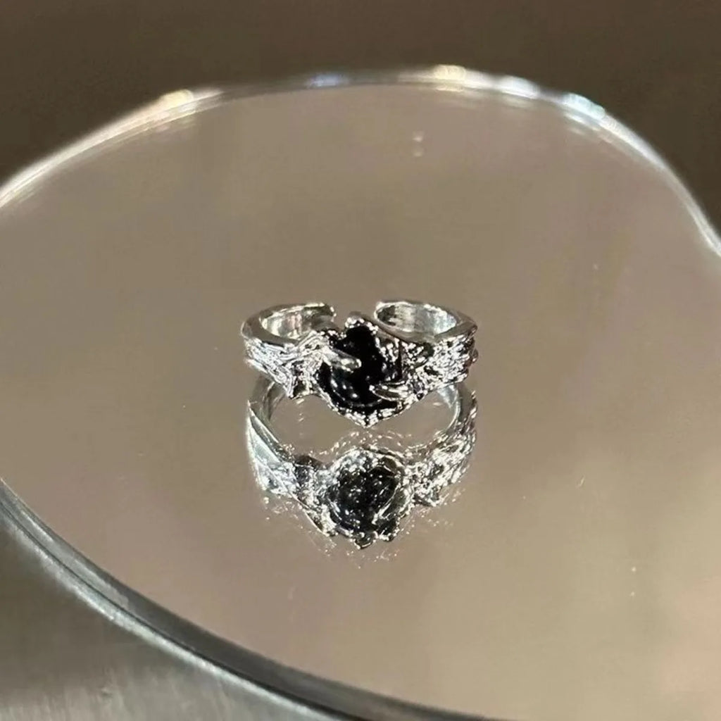 Irregular Thorn New Fashion Charm Ring Personality Girls Black Series Ring Women's Punk Ring Vintage Jewelry Partner Accessories Qme