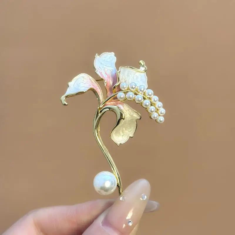 Fashion Pretty Enamel Imitate Pearl Flower Brooches For Women Lily Flowers Plants Brooch Pins Party Jewelry Accessories Gifts Qme