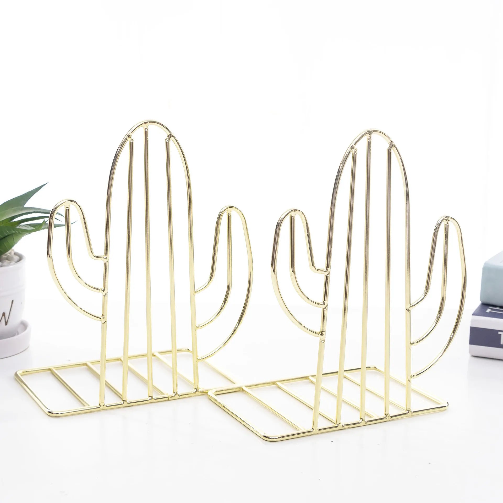 Scandinavian Rose Gold Book Support Stretchable Iron Stand Chic Table Qme golden 1pc