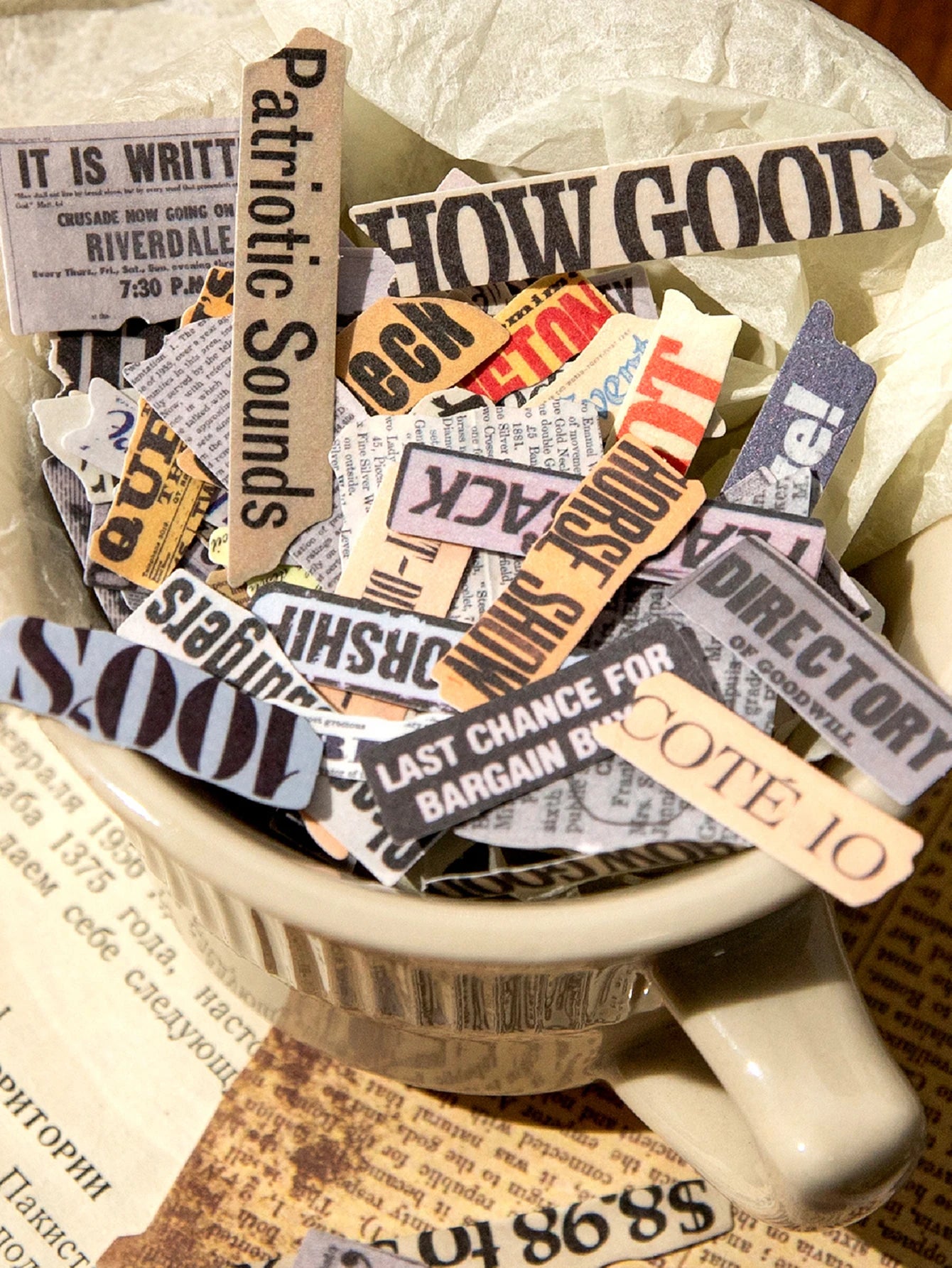 Iron Box Stickers 200pcs/bag Art Text Fragments Vintage Stickers DIY & Scrapbook Journal Decor Iron Box Stickers Qme