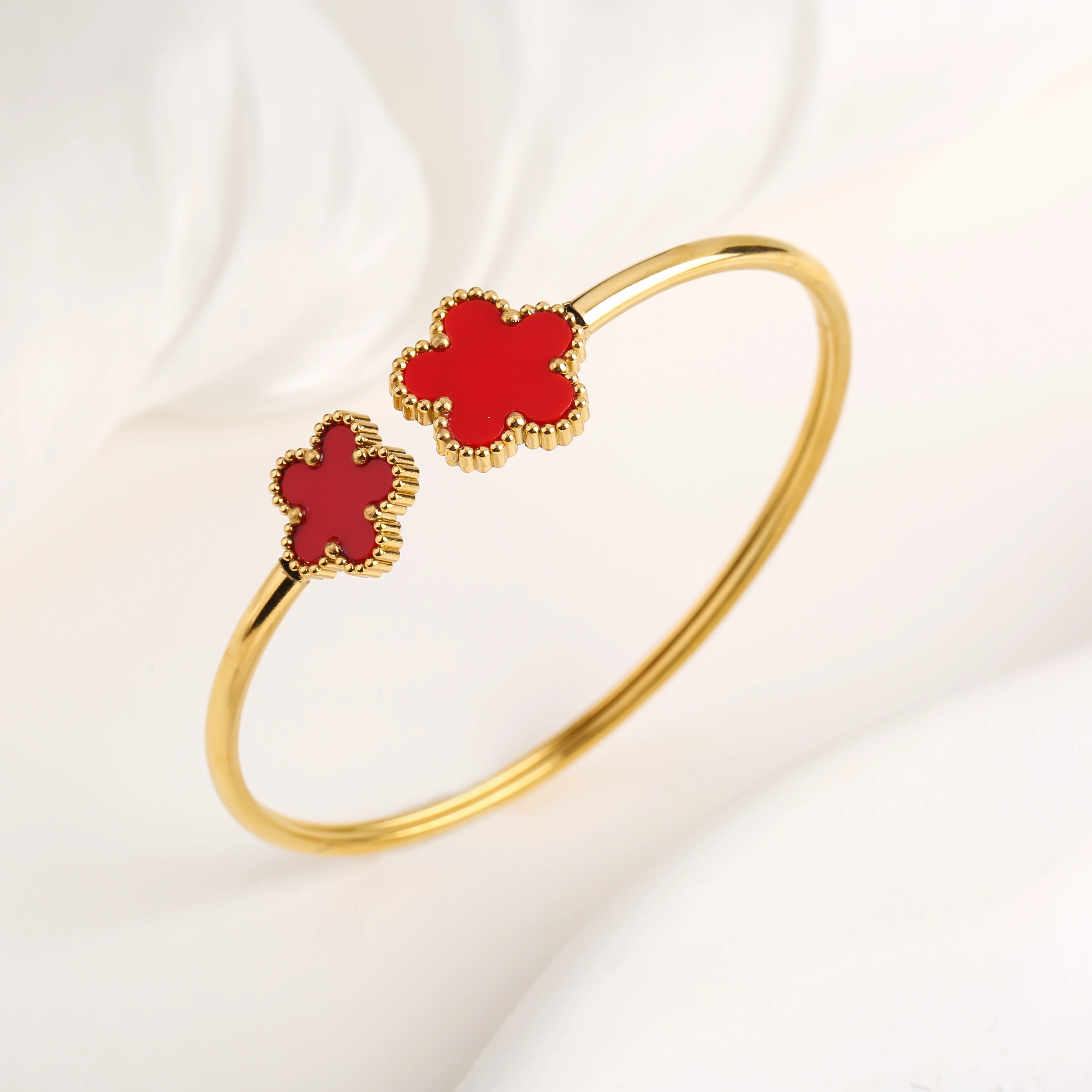 Fashion Stainless Steel Five Leaf Flower Open Bangle Bright Anti Allergy Waterproof Charm Texture High Quality Jewelry Clover Qme 9