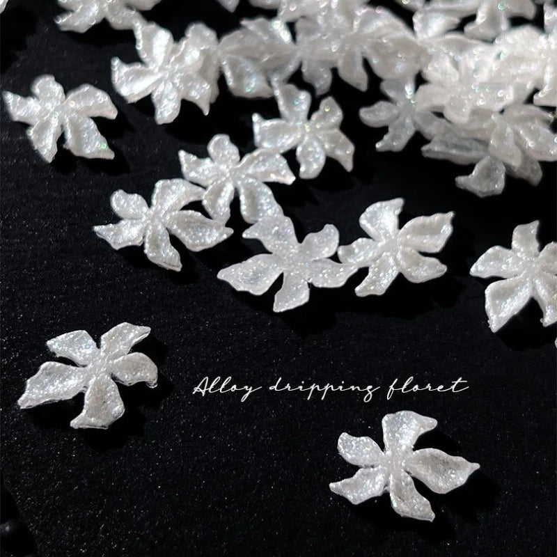 Sparkling White 5 Petal Flower Nail Charms, 3D Resin Small Flat Back Daisy Nail Art Decorations, Bling DIY Manicure Rhinestones Qme