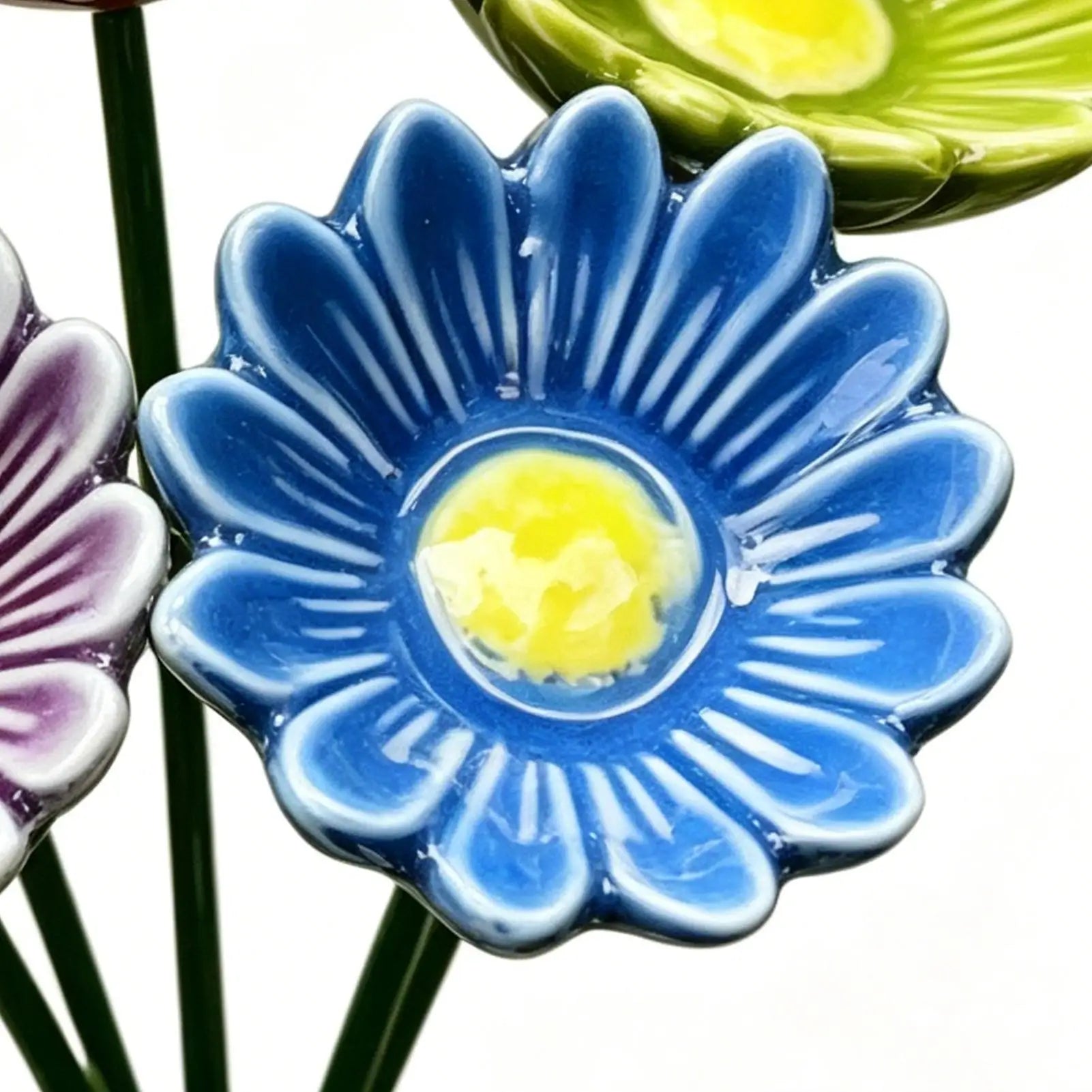 Ceramic Bee Watering Station For Garden 6 Pieces Flower Bird Bath Bee Waterer For Bird Butterfly Drinking Yard Patio Lawn Qme