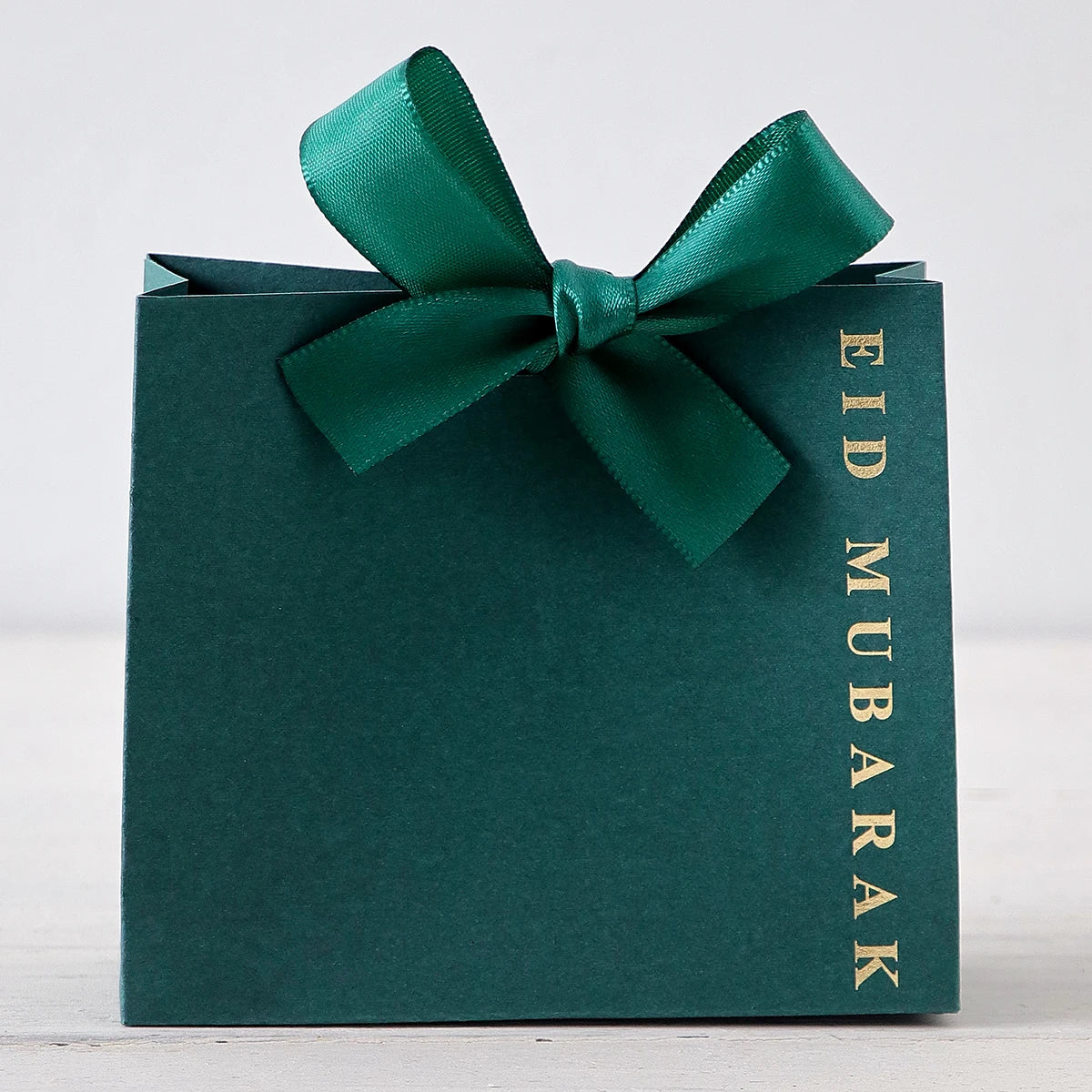 This 5-Piece Eid Gift Box Is Decorated with Ribbon Bows and Exquisite Paper Packaging, Perfect for Holiday Parties, and Can Hold Candies, Cookies, Jewelry, and More Multiple Styles Available (Black, Pink, White, Green, Red). Qme Yb-Green-5Pcs 11.5X10X4.5Cm