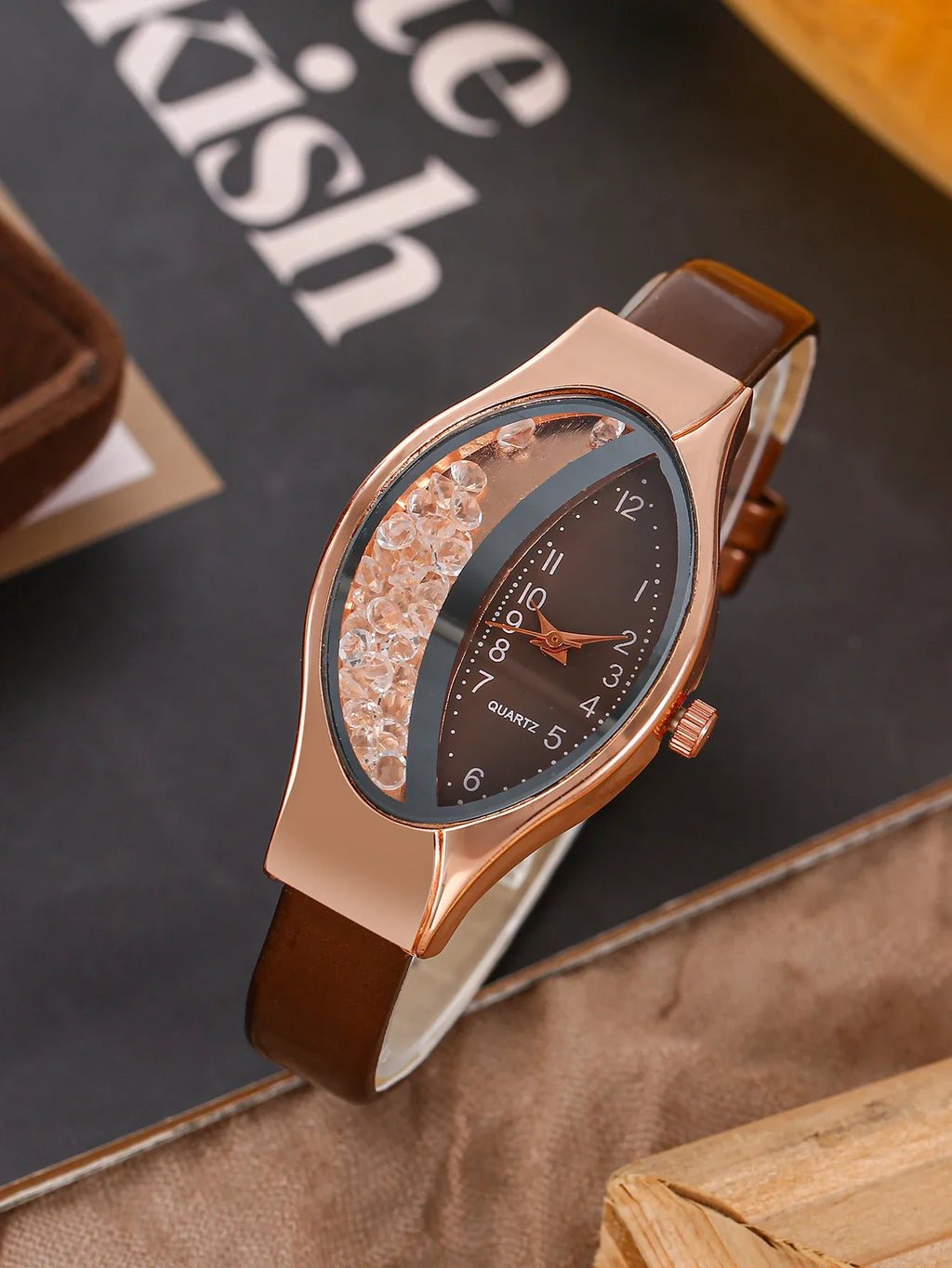 Serpentine belt inlaid with diamonds, fashionable women's watch, half water diamond, rolling ball, quicksand quartz watch Qme
