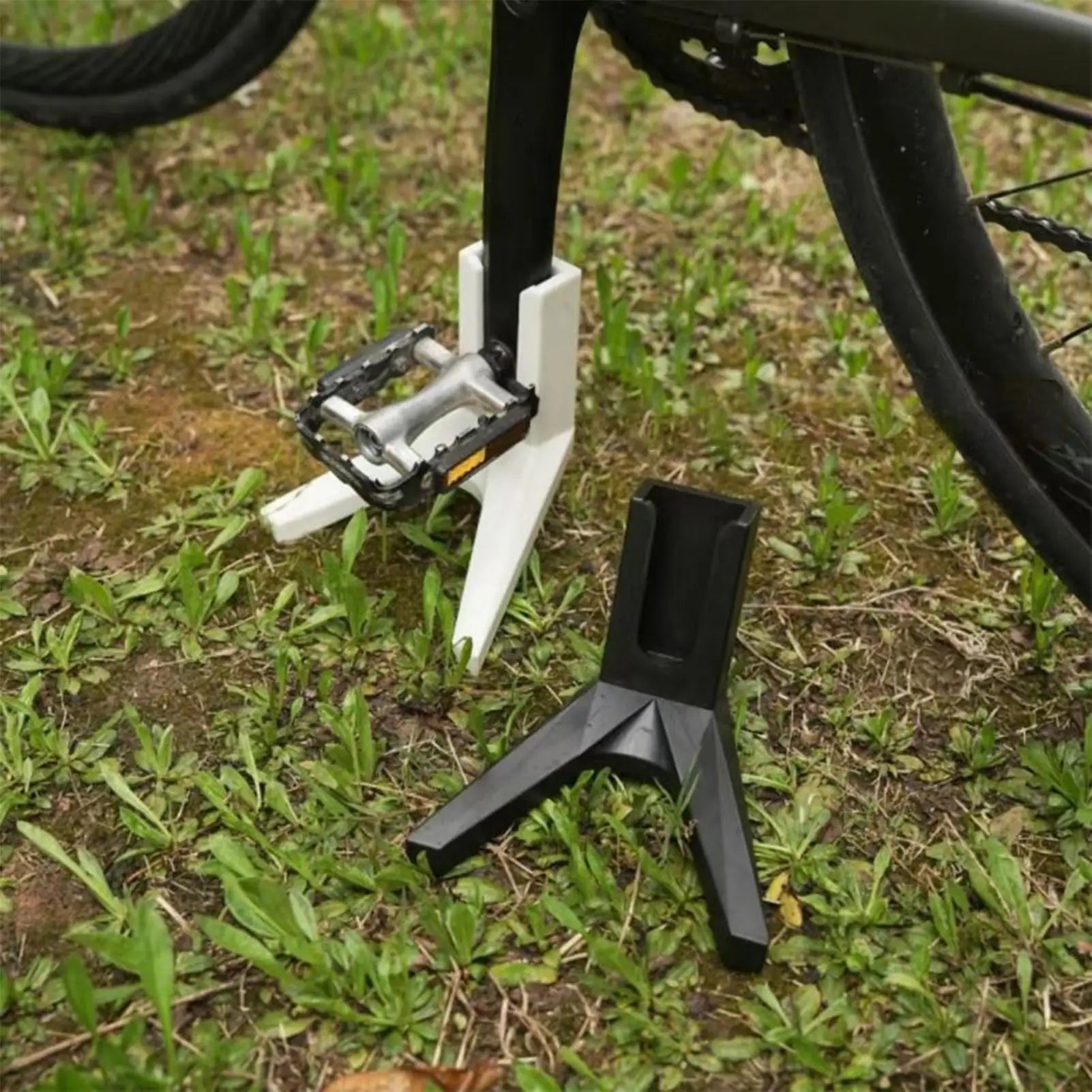MTB Bicycle Kickstand Mountain Road 26inch Bike pedal Support Stand Rear Kick Stand Support Holder for Road Mountain Bikes Qme
