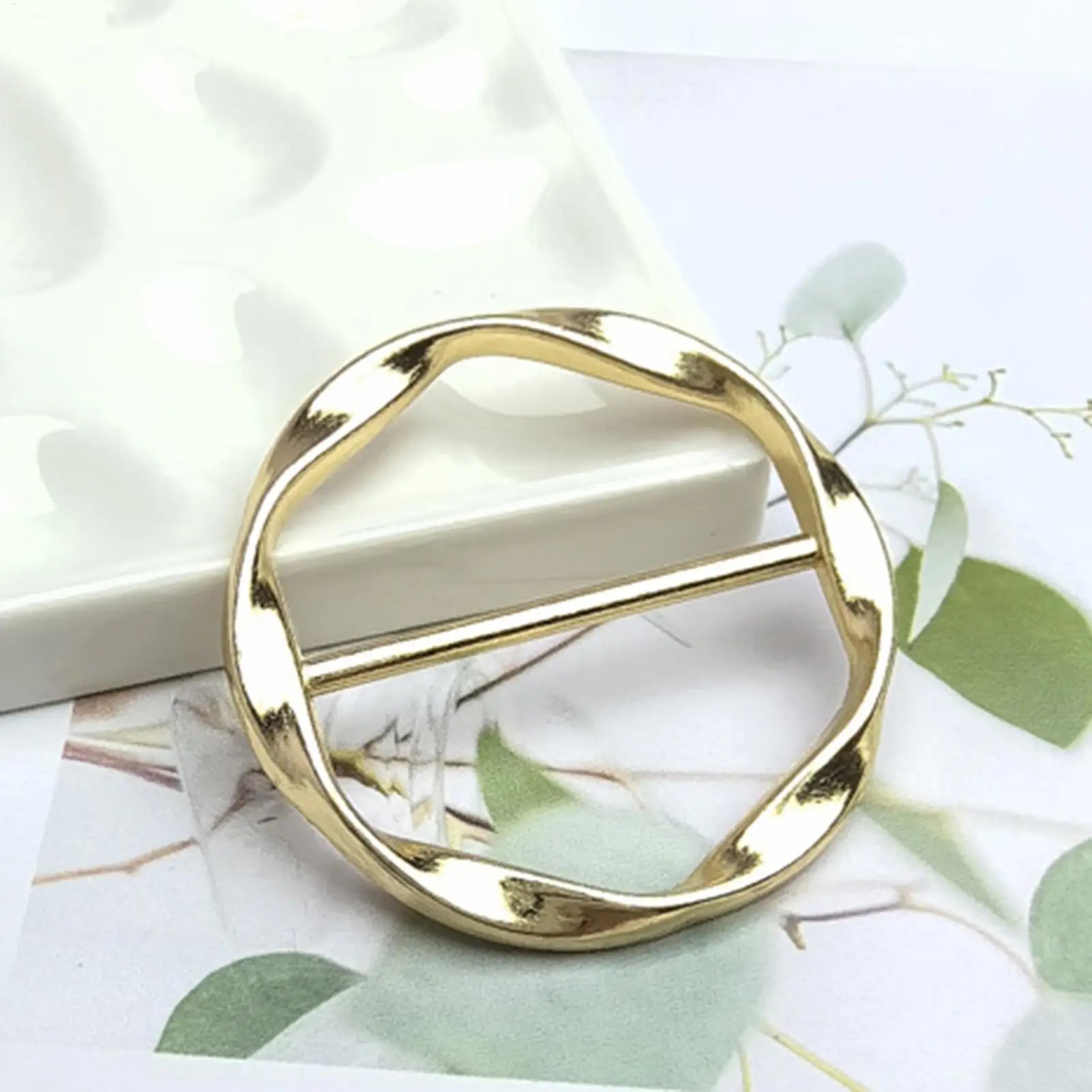 4pcs/Set Buckle Clothes For Women T-Shirt Tie Clips For Women Fashion Clothing Ring Wrap Holder Women Fashion Metal Buckle Qme