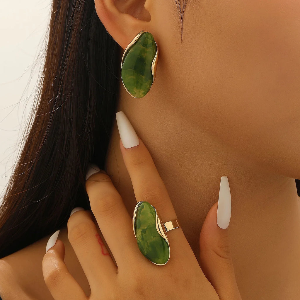 Vintage Irregular Resin Alloy Stud Earrings & Ring - Women's Coffee Color Fashion Elegant Stud Earrings & Ring Jewelry Set Qme