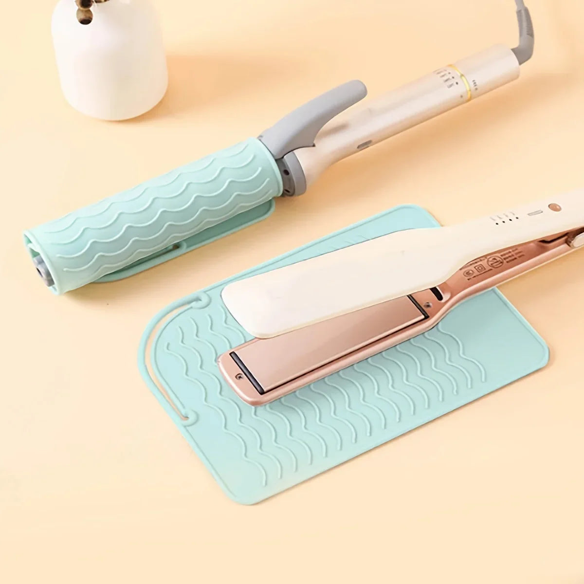 1PC Silicone Heat Resistant Mat For Hair Styling Tools, Pad For Curling lrons And Straighteners, Portable Styling Heat Mat Qme Light Green