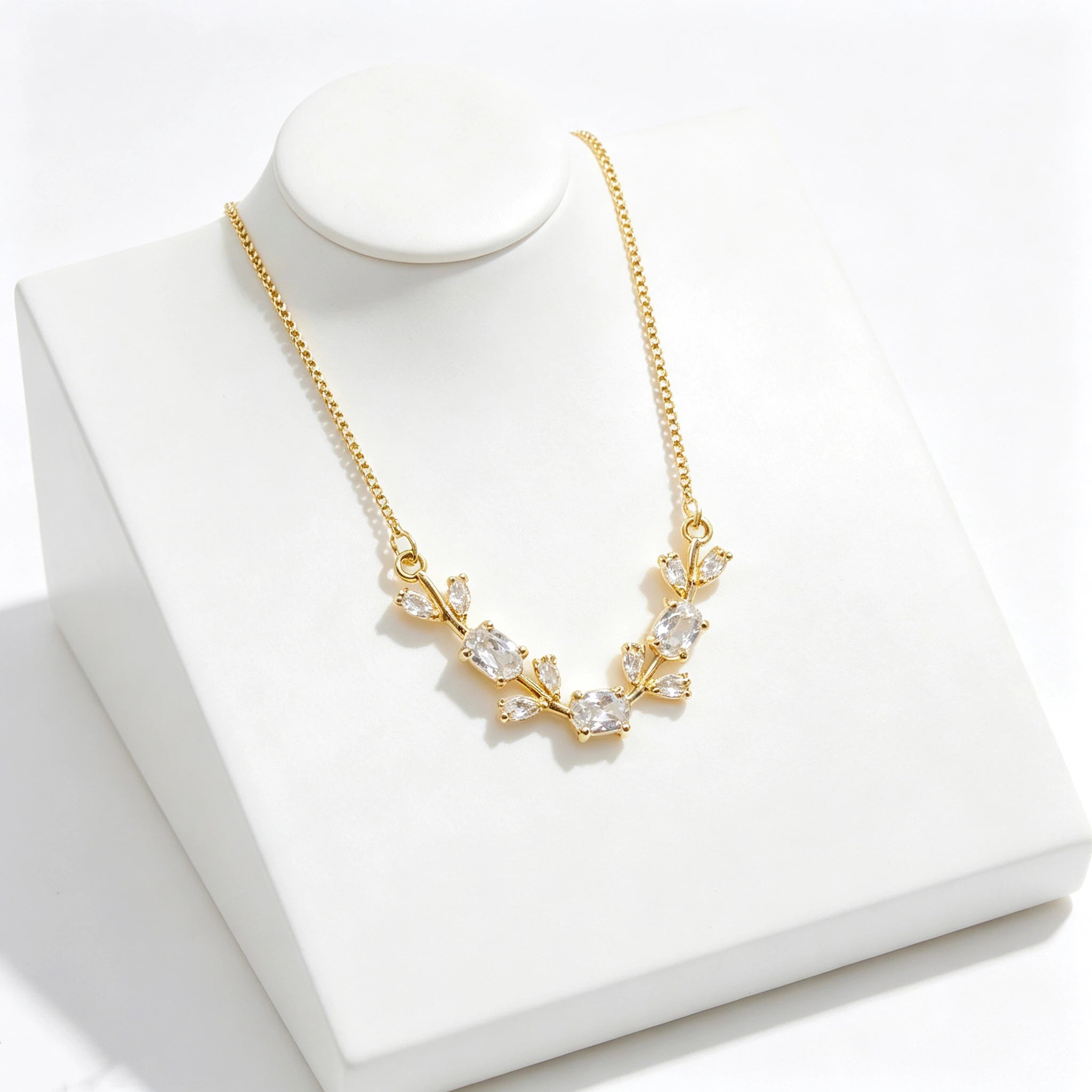 Light Luxury Pink Green Rhinestone Tulip Leaf Vine Flower Necklace Temperament Clavicle Chain Fashion Party Jewelry for Women Qme White 45cm