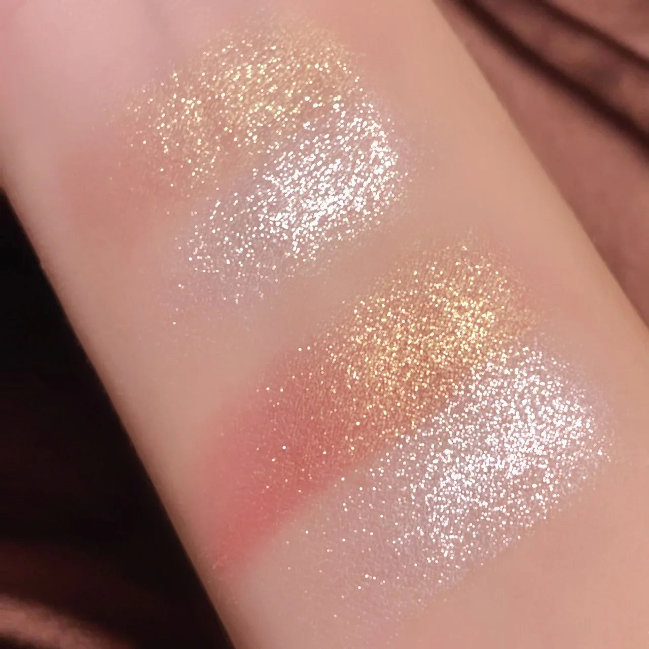 Two-tone high-gloss face and eye gloss integrated palette, sparkling pearlescent pink blend lasting color development high disc, Qme