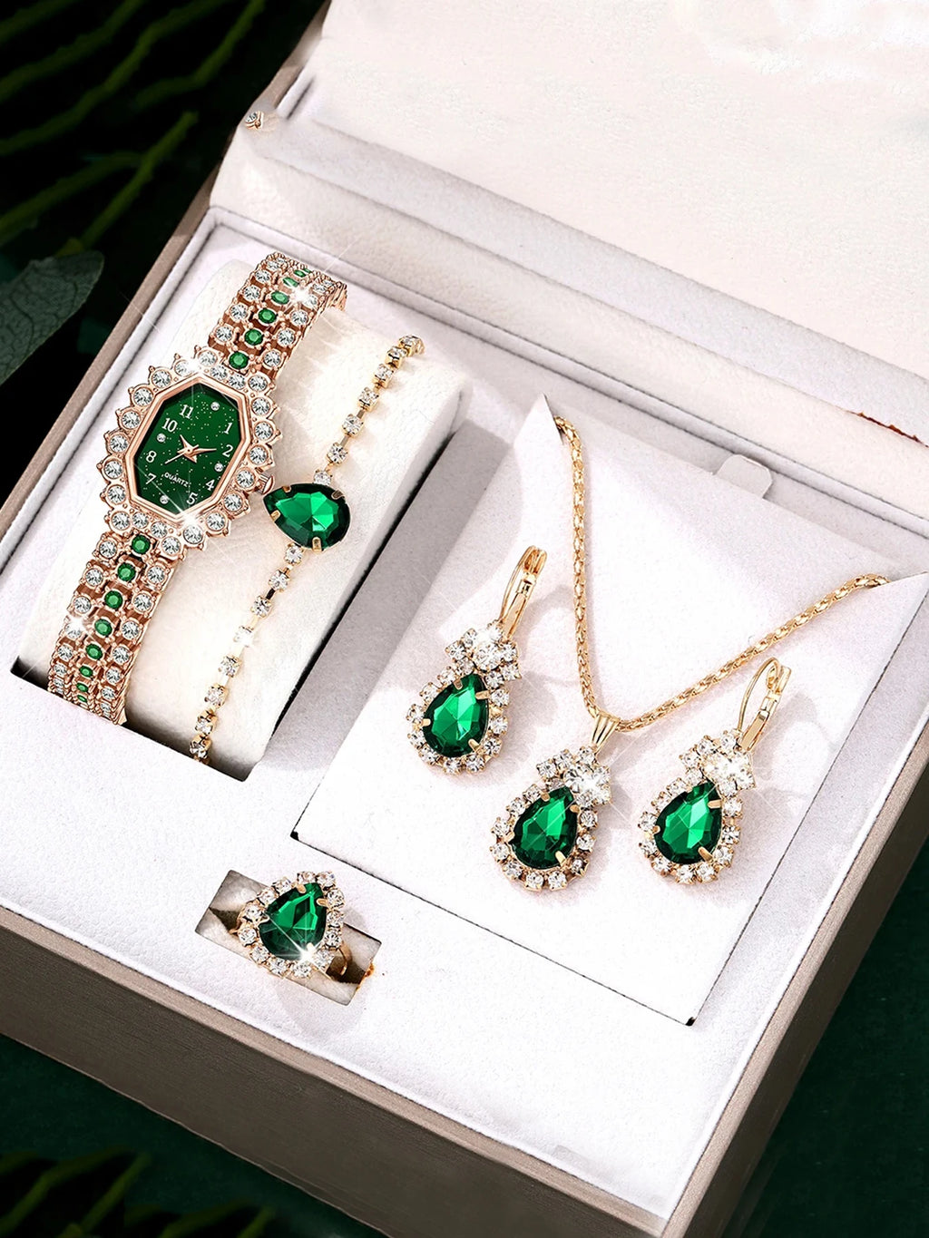 Fashion diamond studded square diamond women's watch bracelet watch quartz watch set Qme