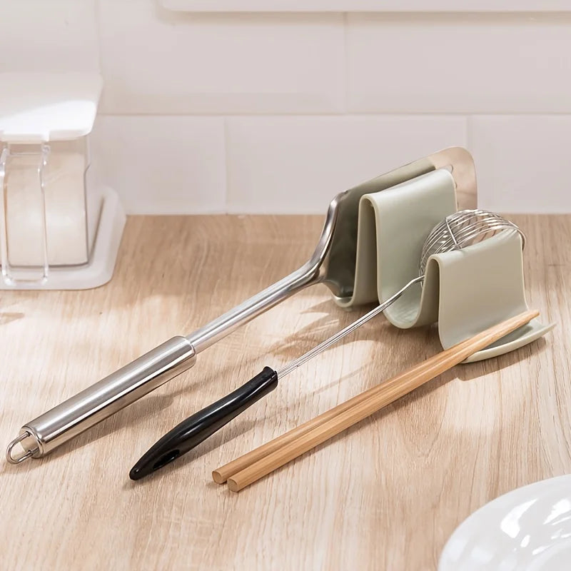 A wavy kitchen countertop, lid, spatula, storage rack, and storage rack Qme