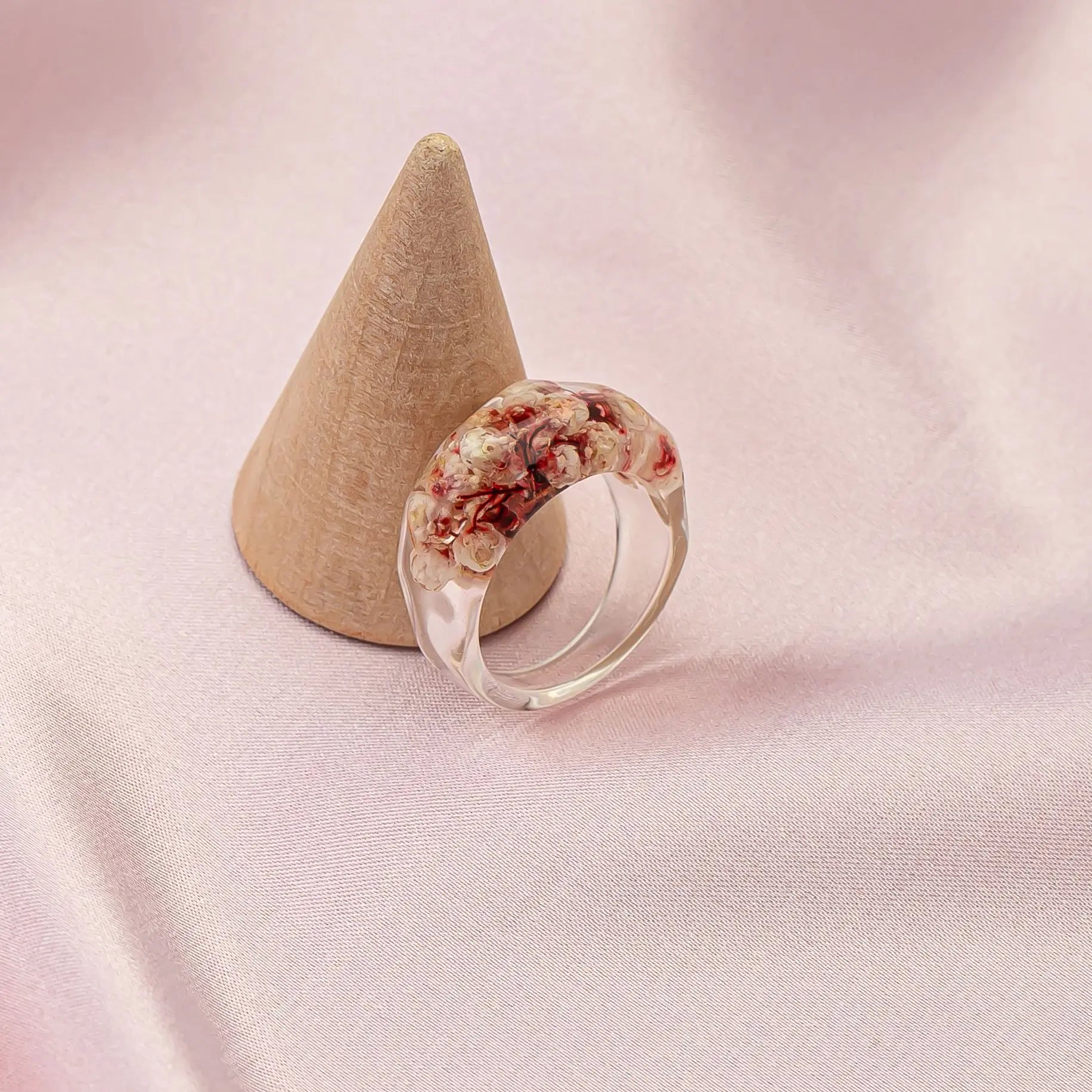 Fashion Flowers Minimalist Resin Daisy Dried Flower Retro Acrylic Ring Female Creative Personality Fresh Ring Wholesale Gift Qme 2