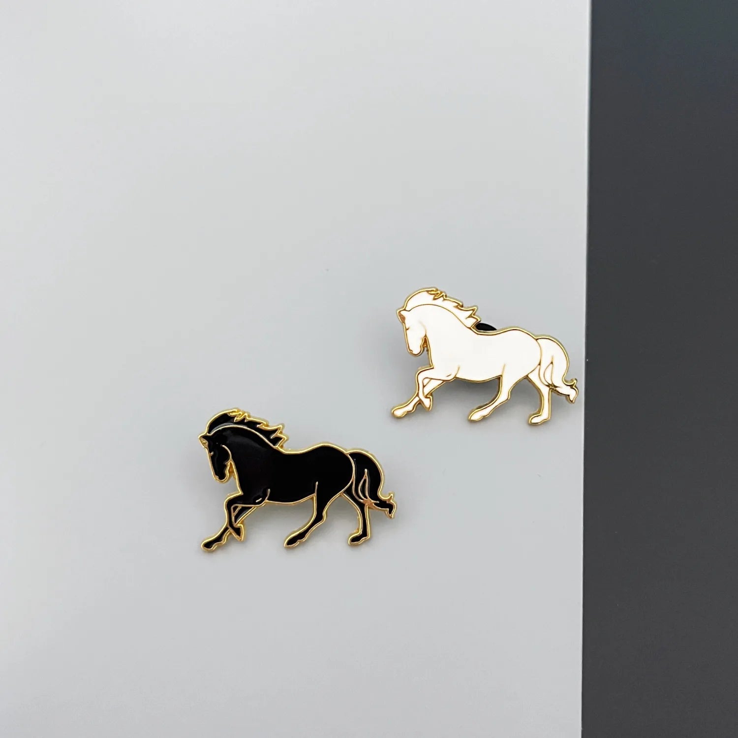 Chinese Zodiac Horse Metal Enamel Pins Cute Cartoon Animal Lapel Pin Badge DIY Decor for Backpack Clothes Fashion Jewelry Gift Qme